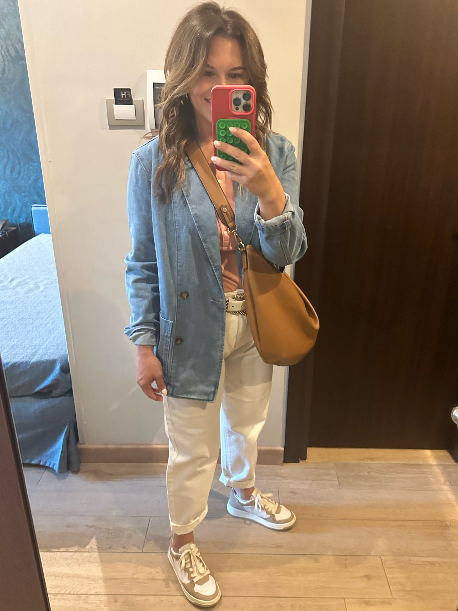 Rome Outfit of the Day

Denim Blazer 
White Jeans
Steve Madden Sneakers

#LTKstyletip #LTKtravel #LTKeurope