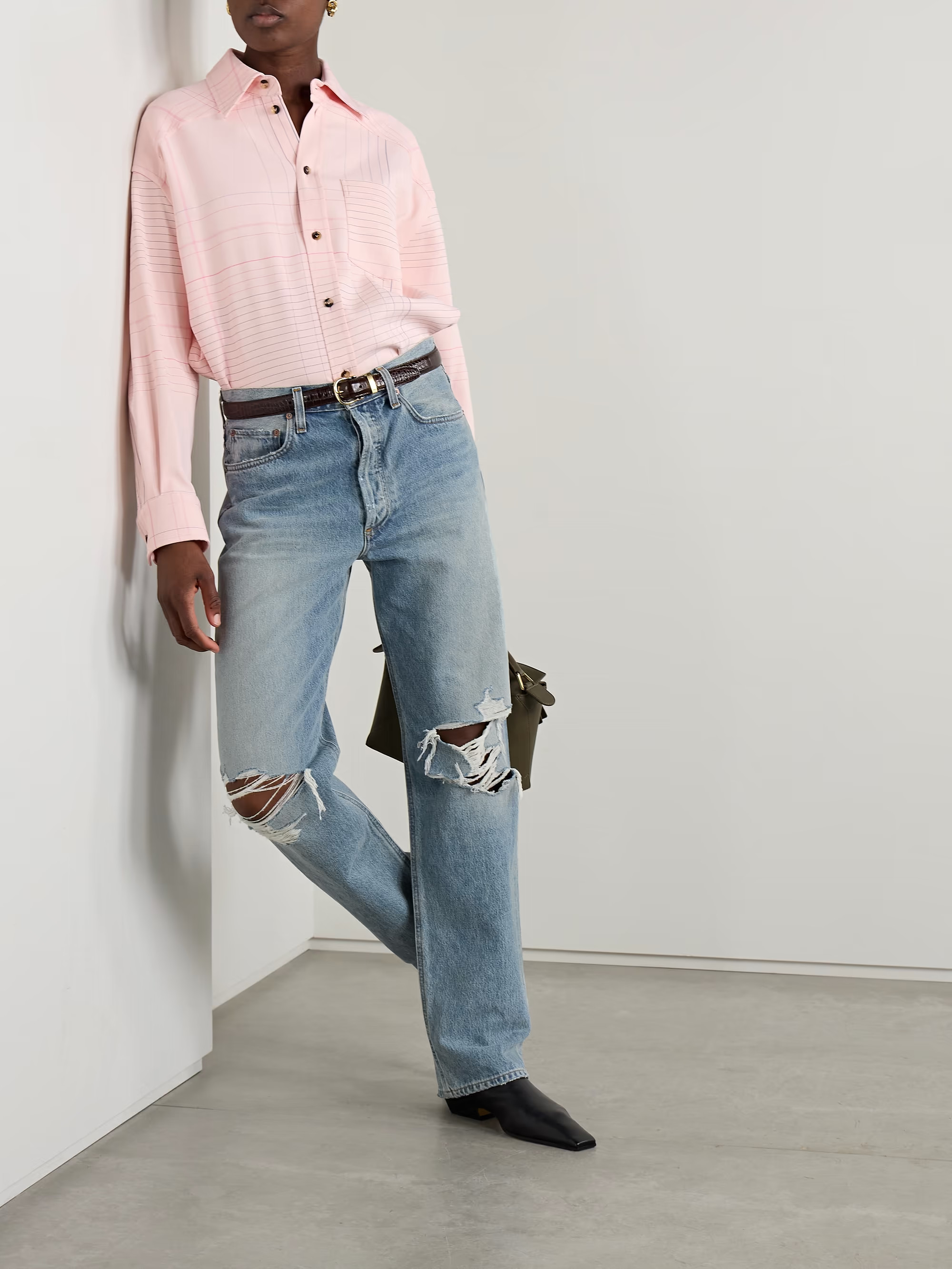 From the specific fit to the strategic fading and distressing, AGOLDE's 'Kelly' jeans are meant t... | NET-A-PORTER (US)