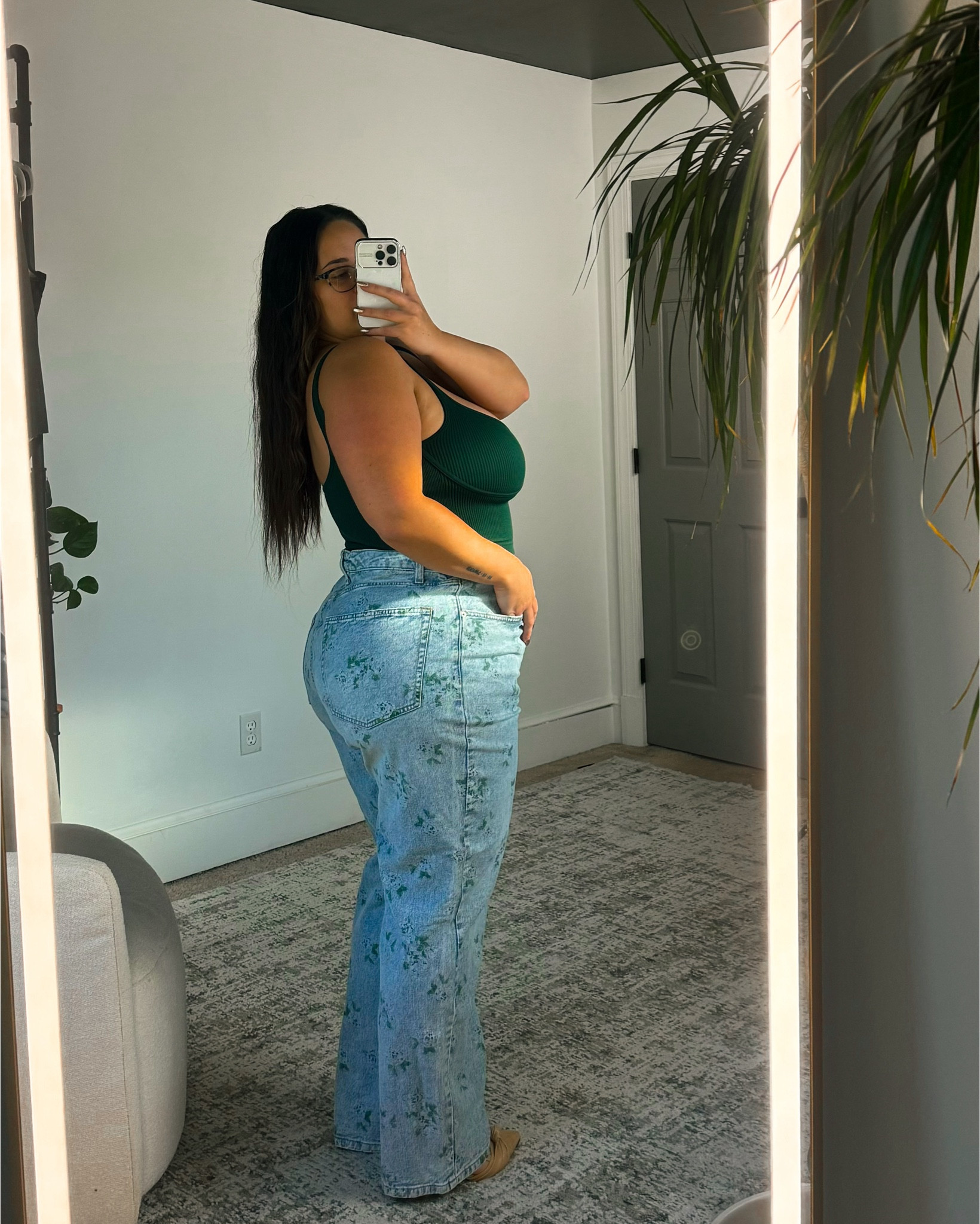 Target circle week! 

Bottoms 30% off until tomorrow! 

These are the 90s relaxed jeans in a size 17! This wash is no longer available but I linked similar styles still in stock! 

Some gapping but not super noticeable with the relaxed fit! 

#ltkcurves #curvyjeans #targetstyle #circleweek #everydaystyle #casualoutfits #falloutfits #ltksalealert 

#LTKStyleTip #LTKMidsize #LTKFindsUnder50