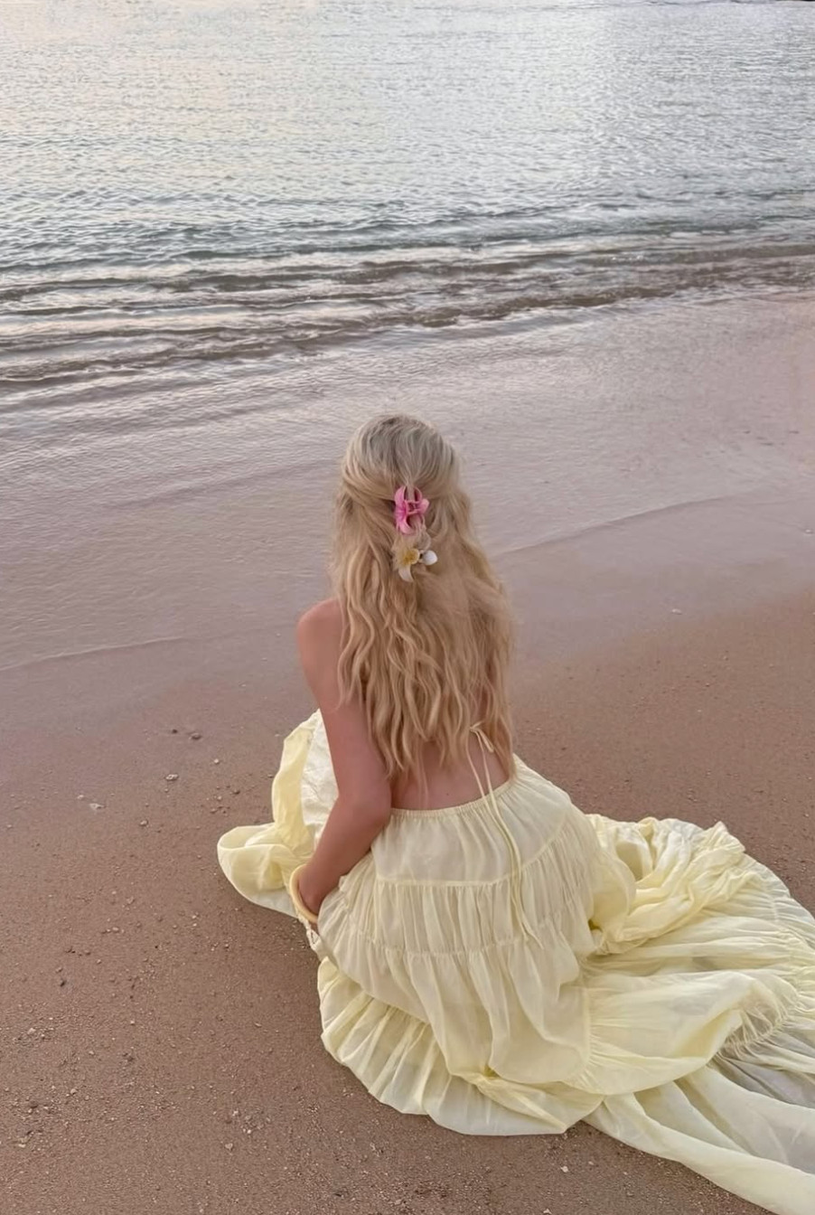 can you guess where I’m going this week 🌸🌊🌴🥥👙🐬 

 #LTKootd #LTKSeasonal #LTKTravel
