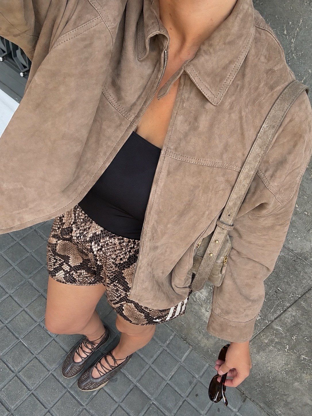 AUTUMN IN ADIDAS🍁
Tags: snake print sprinter shorts suede jacket neutral beige taekwondo Mei ballet flats mesh chocolate brown lace detail Freja new York bag tank top cap fashion cool girl inspo outfit ideas city break capsule wardrobe concert style