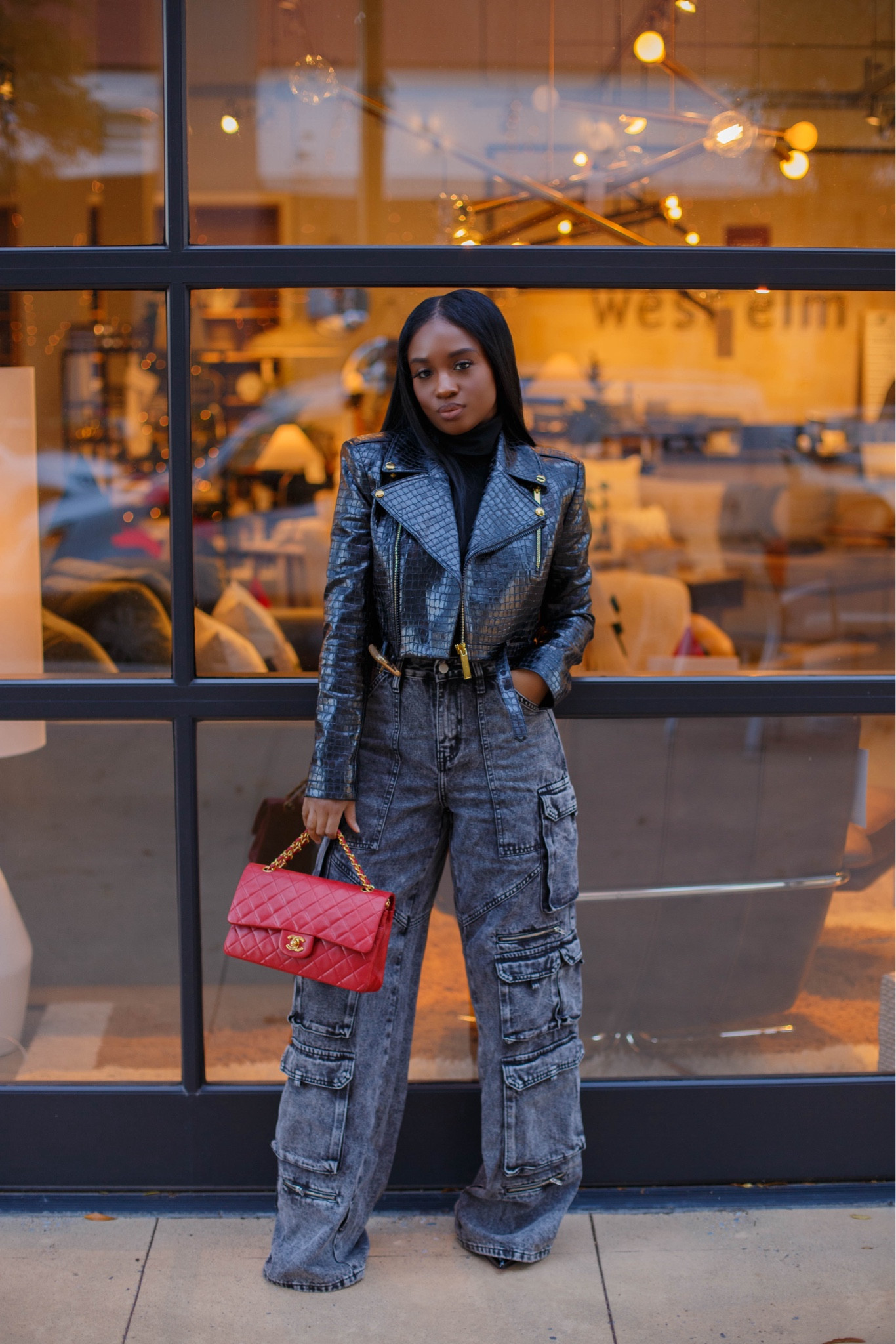 Heading into a he holiday weekend in classic neutrals with a pop ❤️
Shop this look and alternatives via link in my bio 