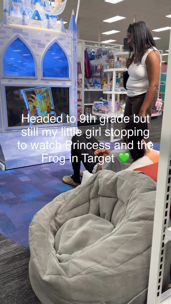 I know Karsyn is growing up, but moments like this remind me she’ll always be my little girl who loves watching Disney Movies just like her momma. 👸🏾🐸

#momlife #raisingteens #capturingthemoment #disneymovies #target