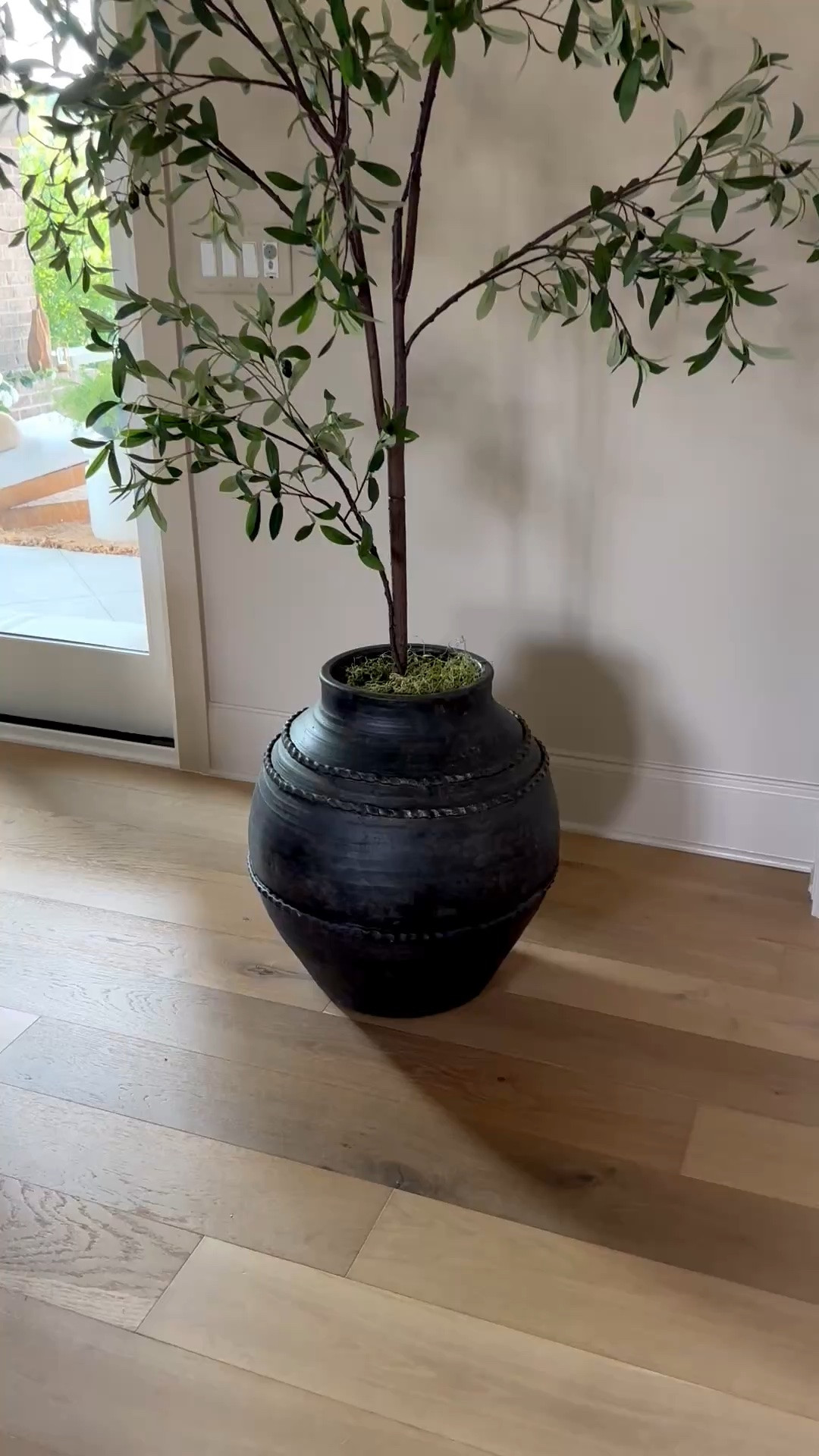 AD - Weekend sales are happening @Wayfair and some favorites from my home are on SALE 
This LARGE floor vase is perfect for a tree or large arrangement. The details are stunning and it’s heavy, high quality ceramic. #wayfair #Wayfairpartner #ad

#LTKHome #LTKSaleAlert #LTKSeasonal