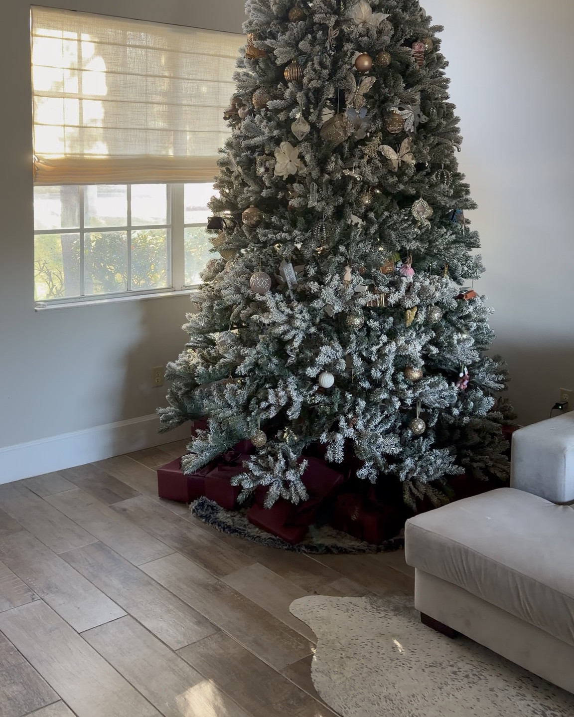 Favorite #wrappingpaper to date!

#gifts #christmas #presents

#LTKHome #LTKHoliday #LTKSeasonal