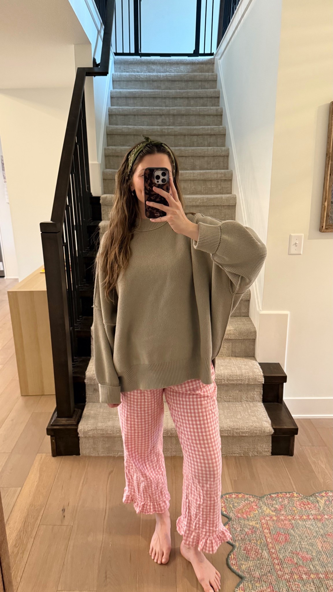 wearing small in sweater, fits oversized (color plaza)! wearing a medium in cotton gingham pants, sized up (part of a set) 

Postpartum 



#LTKootd