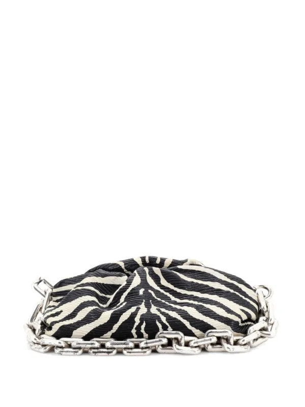 Bottega Veneta Pre-Owned The Chain Pouch Printed Textured Leather Shoulder Bag | Black | FARFETCH | Farfetch Global