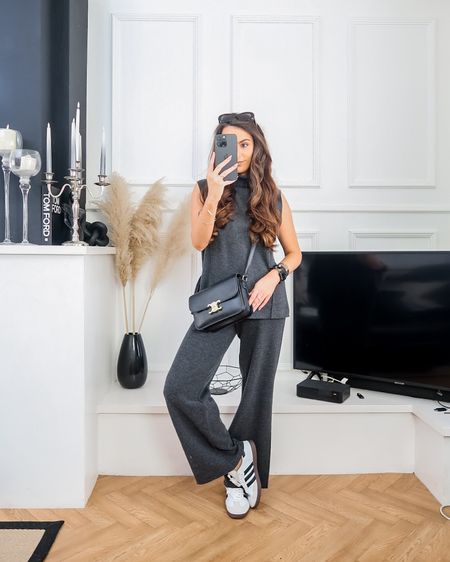 Knit top - @zara - 5039/412
Knit trousers - @zara - 5039/413
Grey knit set, grey knit trousers, knitted leggings, grey knit sleeveless polo top, grey knit top, knit polo shirt, adidas samba outfit, work from home outfit 

#LTKworkwear #LTKstyletip #LTKeurope