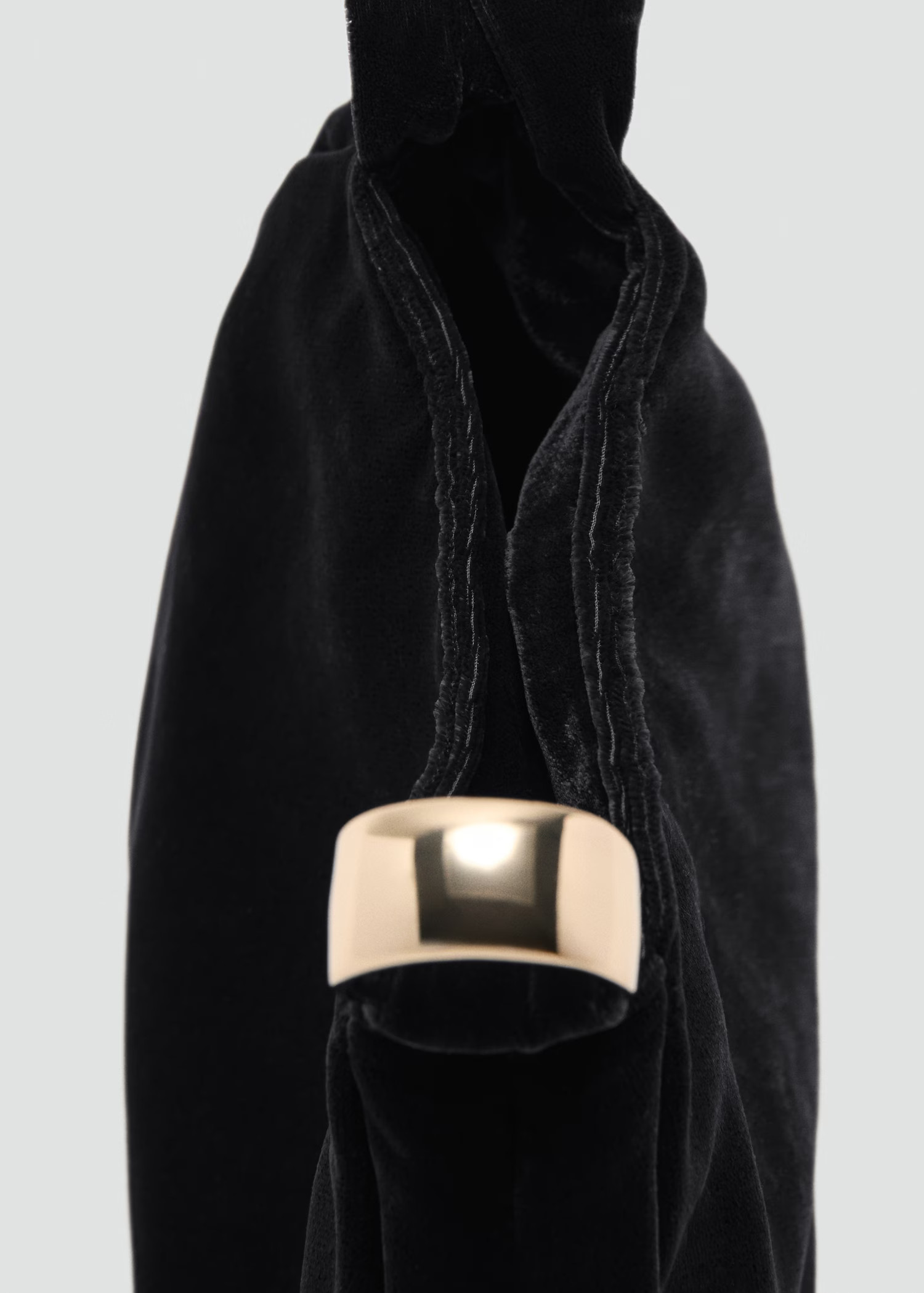 Velvet handbag with metallic detail | MANGO (UK)
