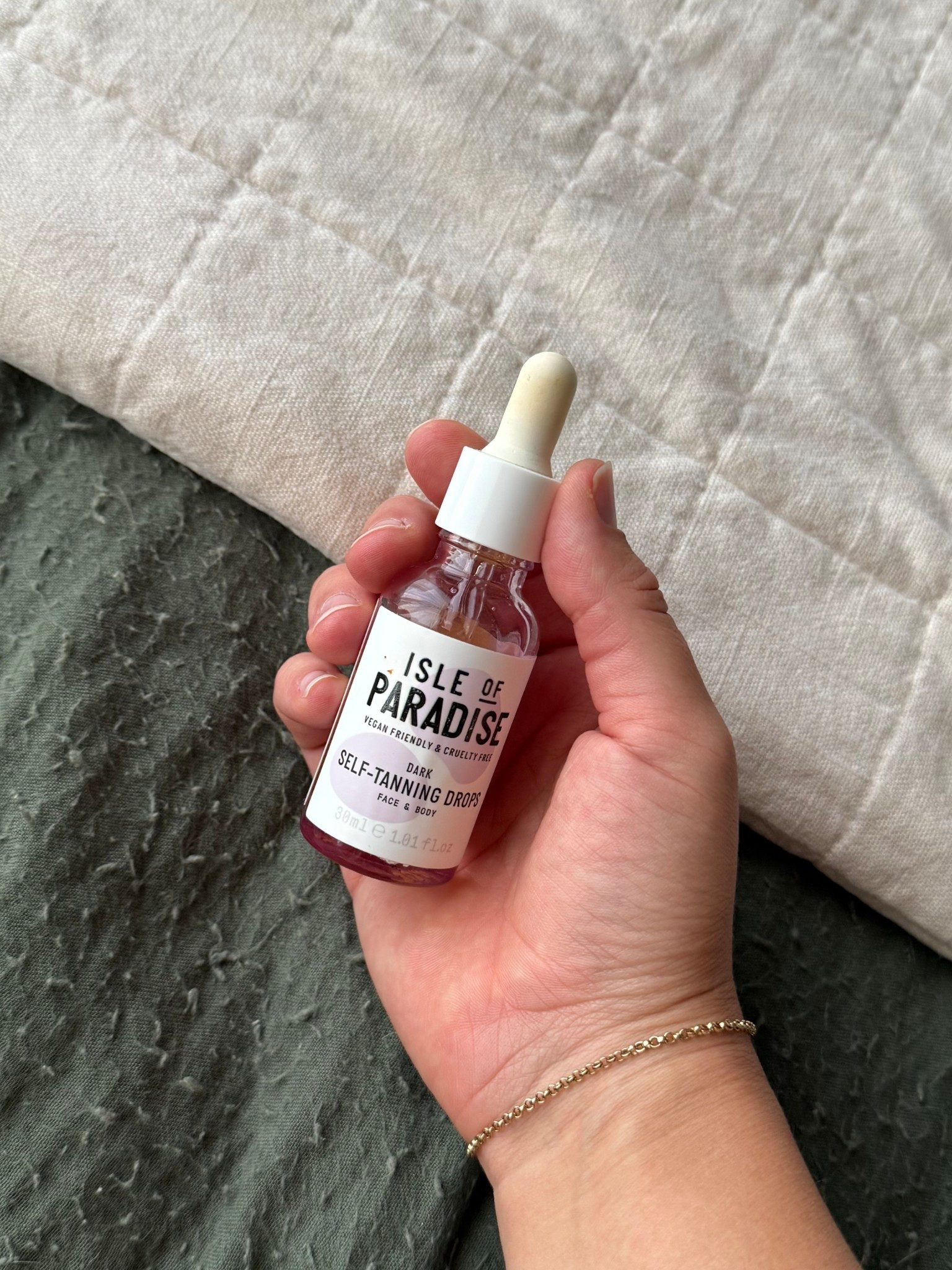 My FAVE face tanning drops - I use the color dark and mix in 3-4 drops with my moisturizer! Looks natural and fades naturally as well!