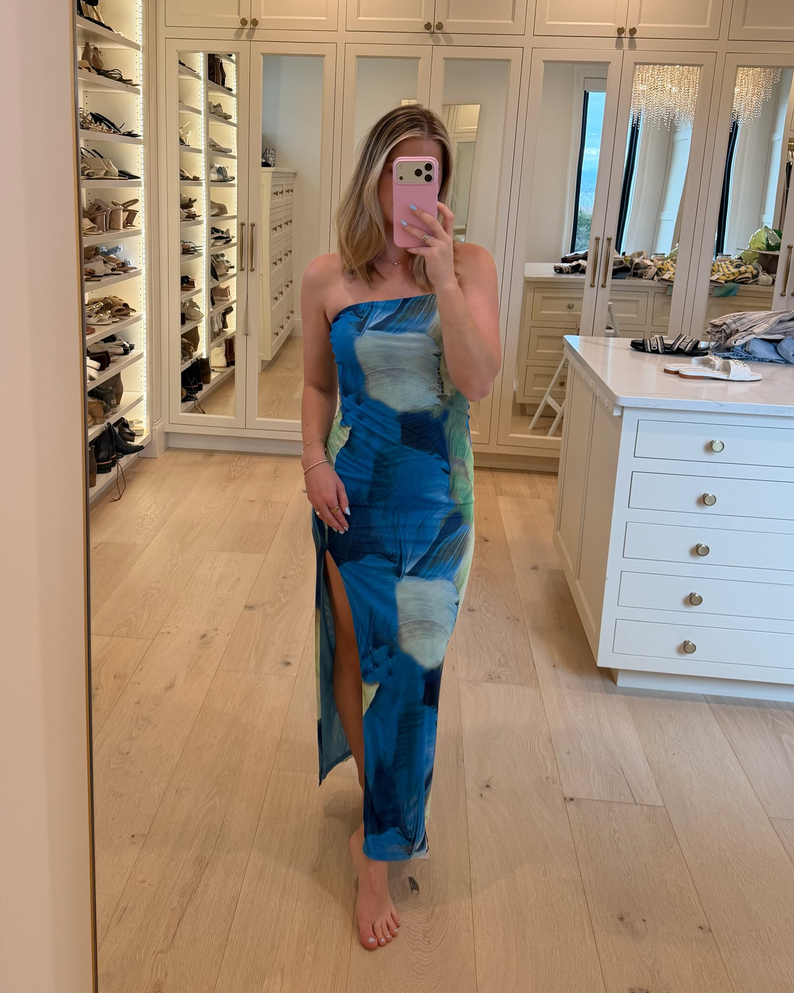 The perfect vacation date night dress! This would be such a fun wedding guest dress too!  

 #LTKootd #LTKSeasonal