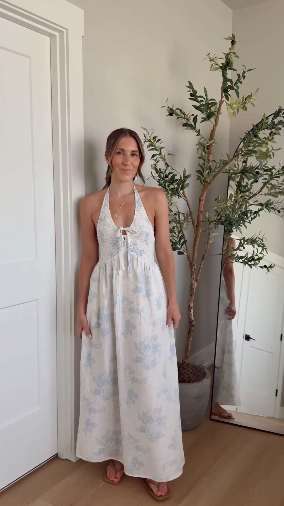The most flattering summer dress! On sale for $24! Wearing a xs

Target style, summer dress, floral dress, target find, summer style

#LTKSaleAlert