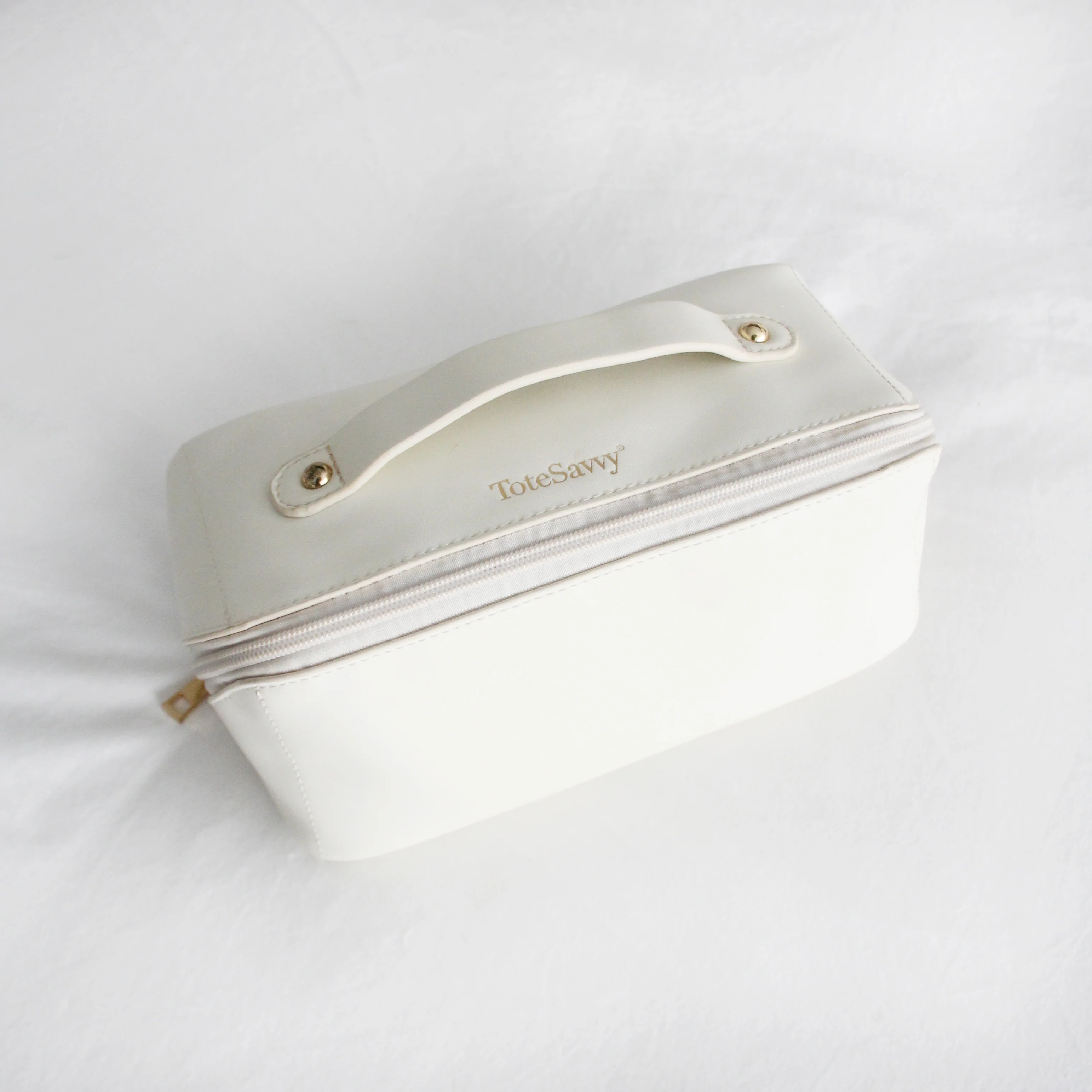 Jetsetter Makeup Bag | ToteSavvy