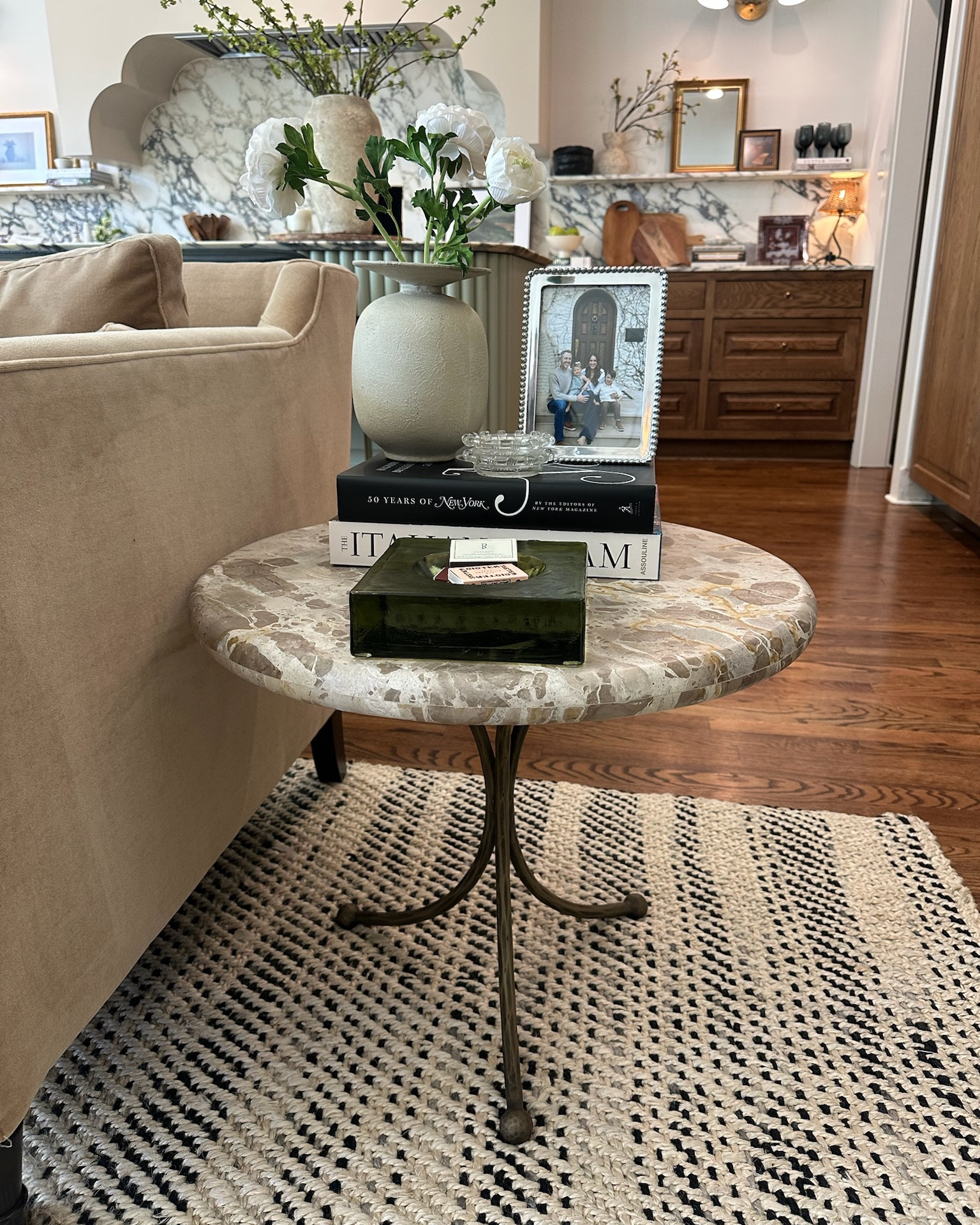 New end table & decor 👀 do we like it here?

#LTKHome #LTKSaleAlert