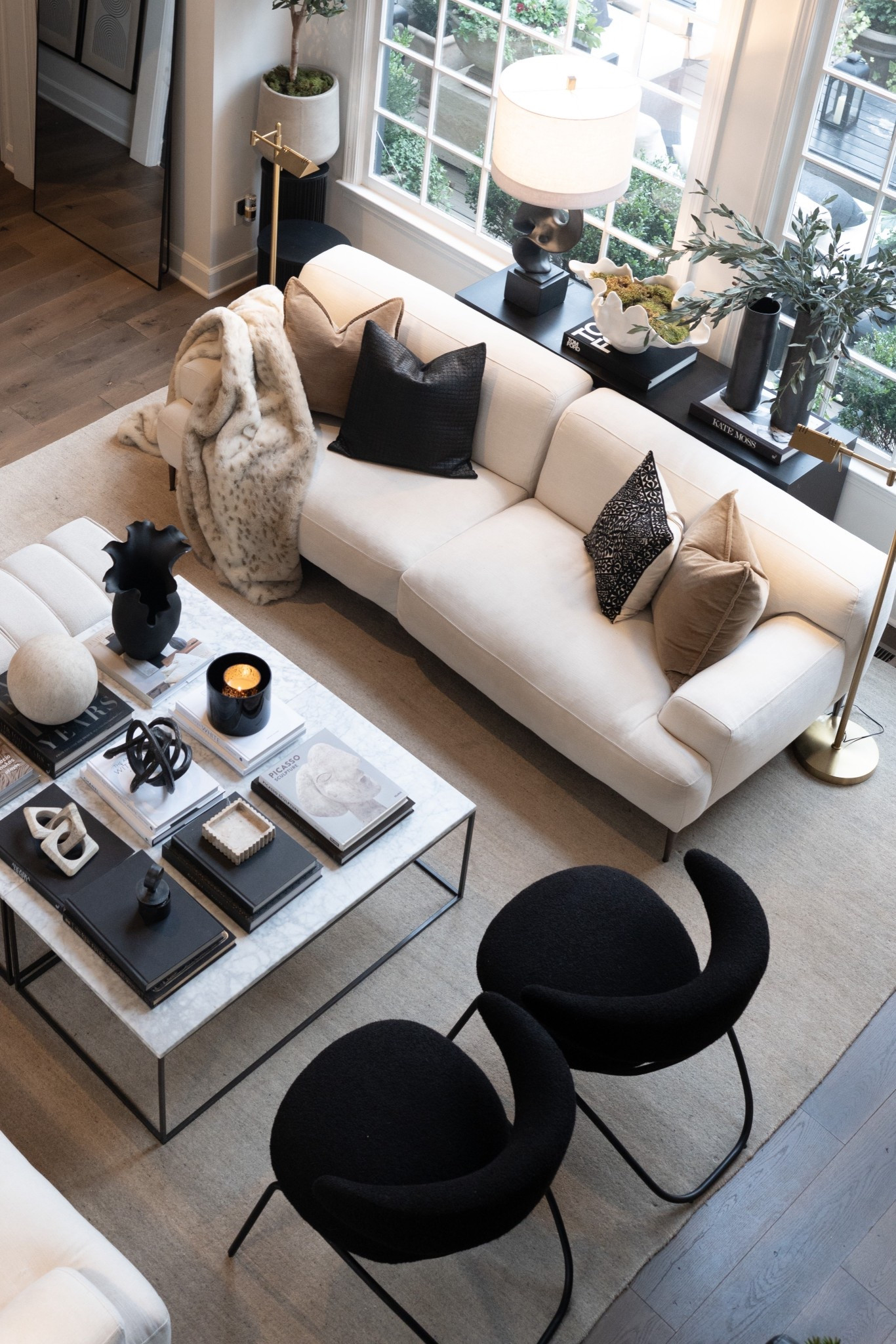 A room with a view and a view with a room!


House of Valentina, classic modern, home decor, interior design

#LTKHome #LTKmomlife #LTKOver40