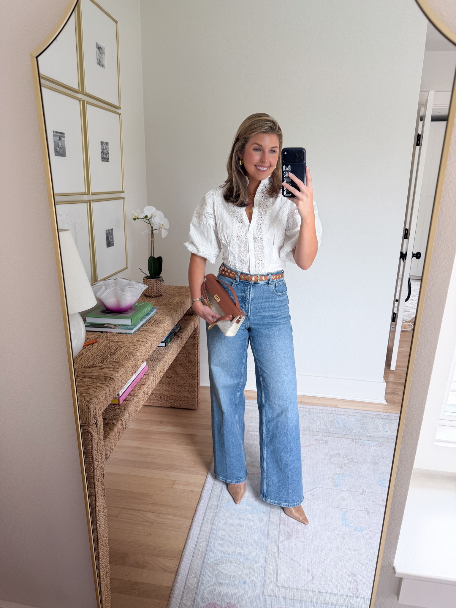 Summer outfit idea! Wearing a S in top and S in jeans