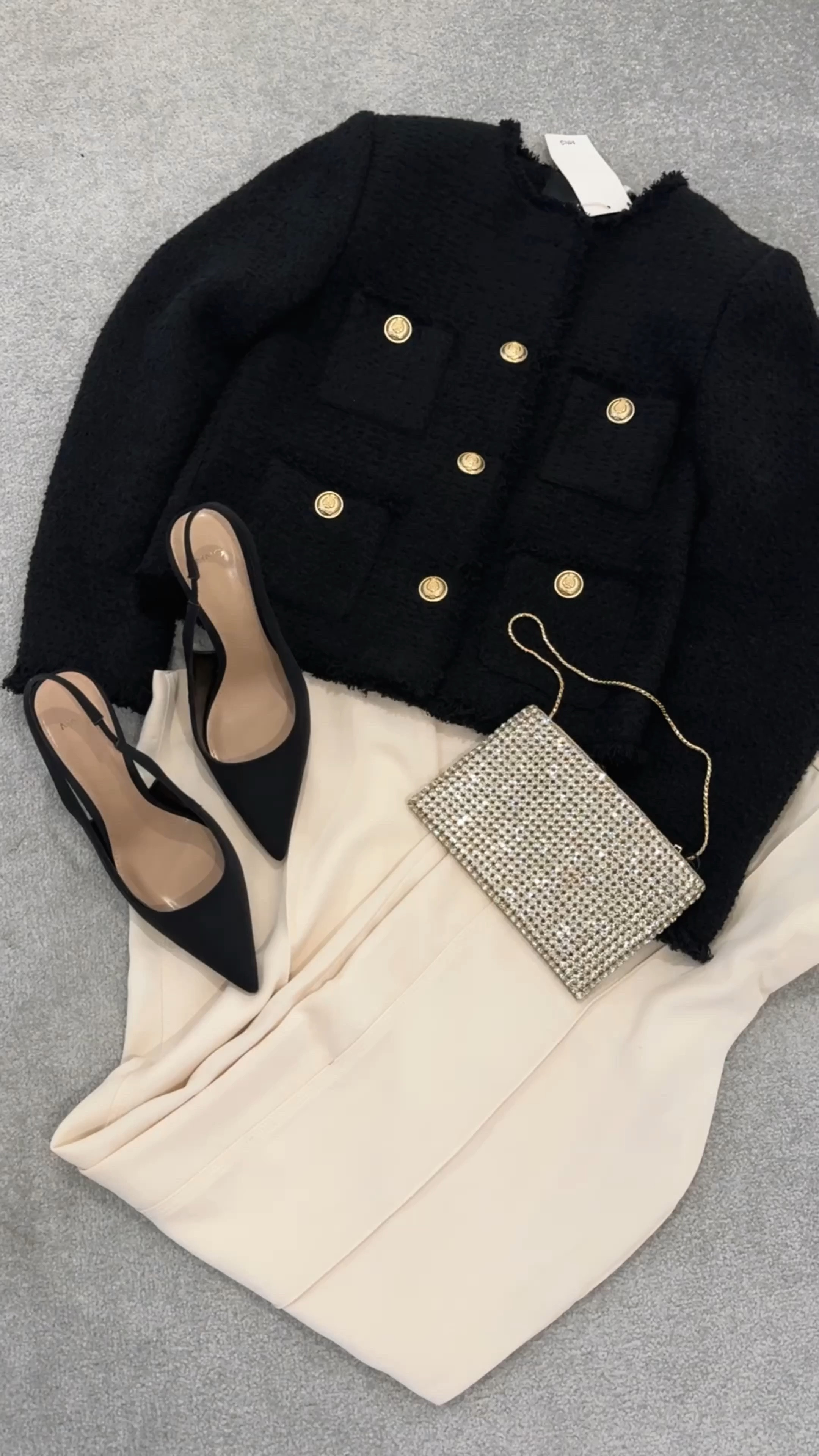 Mango new in! 

#mango #mangonew #mangonewin #tweedjacket #tweedblazer #oldmoney #oldmoneystyle #elegantstyle #elegantfashion #womenswear #womensfashion 

#LTKworkwear #LTKMostLoved #LTKshoecrush