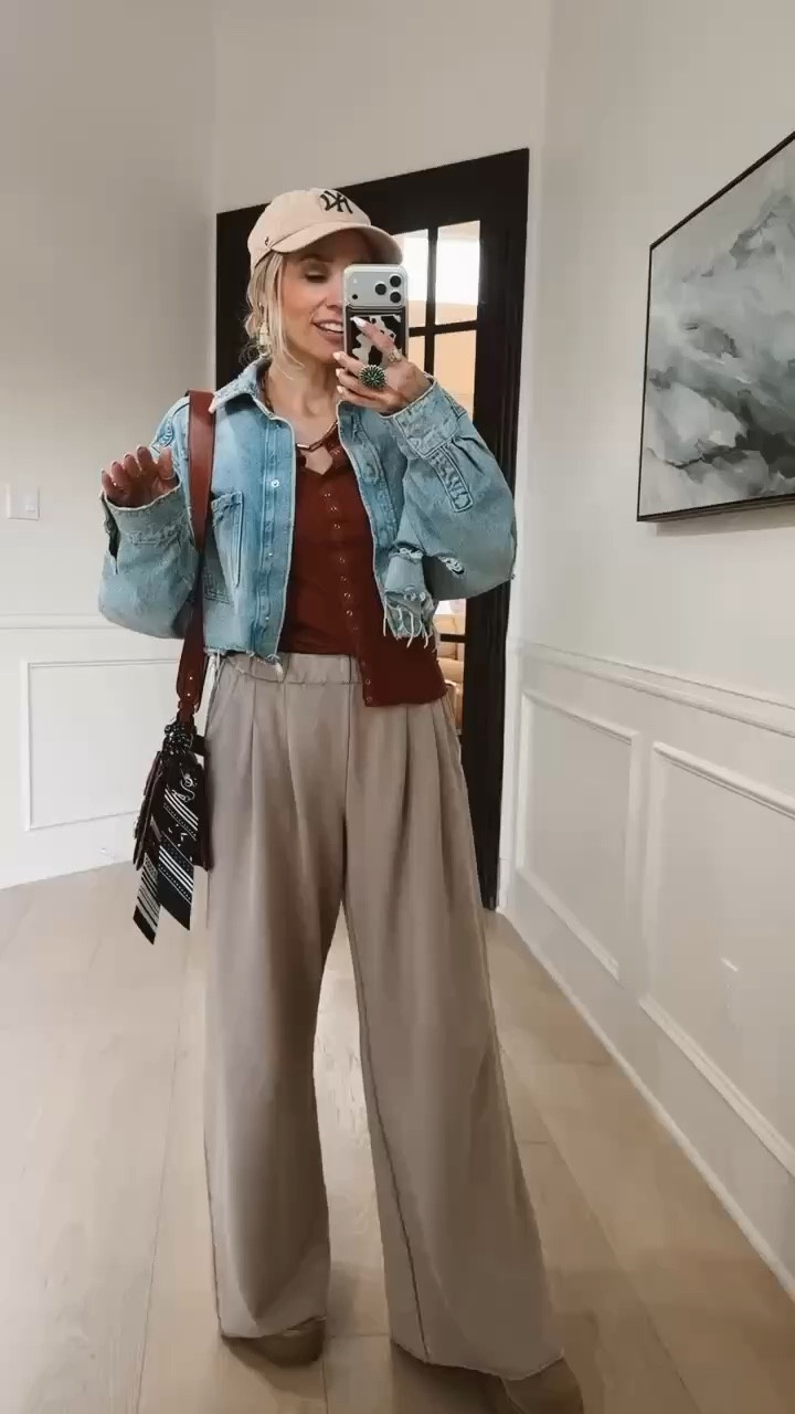 🤍 One of my favorite sweat trousers are on sale today— I have in the cheetah print + in this wash. I love how they look more elevated than normal sweatpants

Wearing size s / my tts 

USE CODE LTKAERIE20 

#LTKdayinmylife #LTKgrwm #LTKxAerie