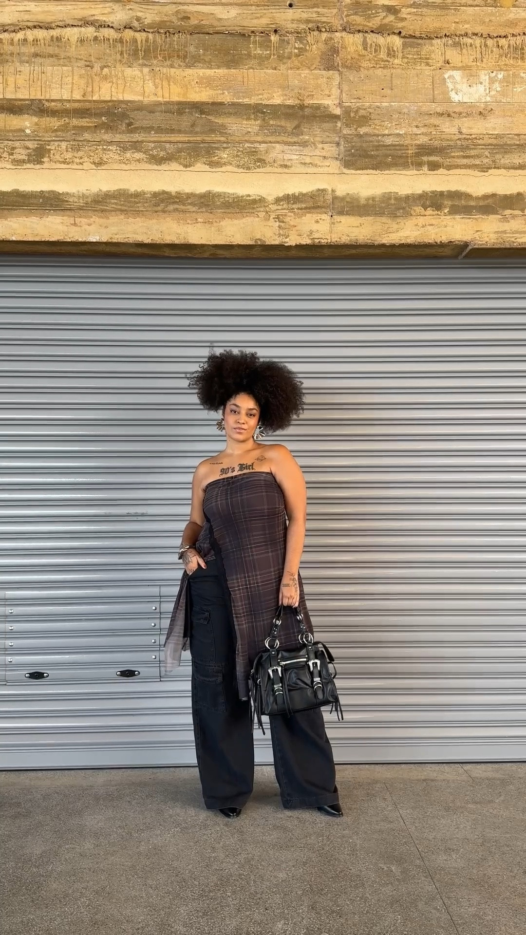 Look dramático urbano com saia xadrez e calça cargo 

#LTKmidsize #LTKbrasil #LTKdicadeestilo