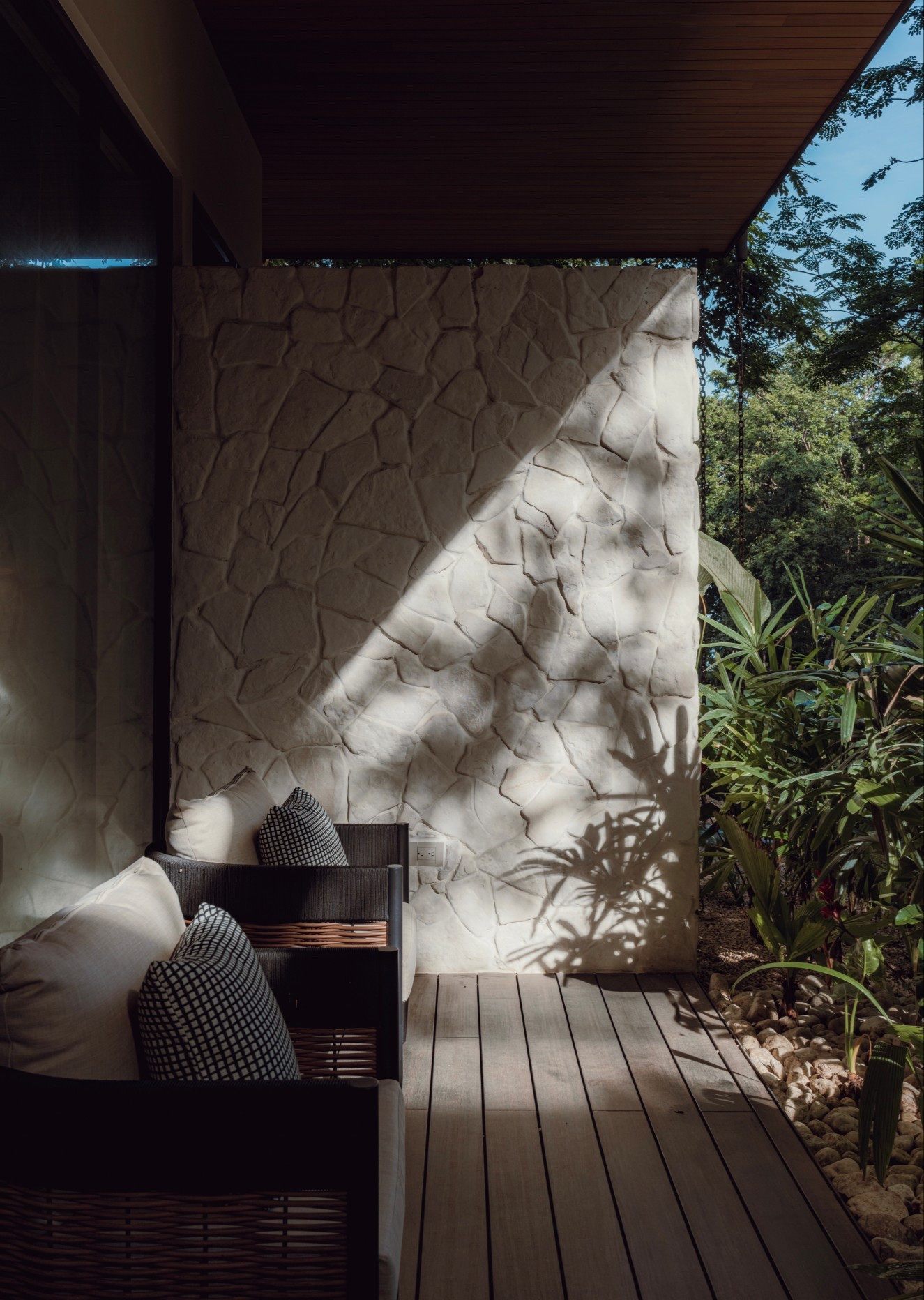 Porch perfection at Villa Nya. 🌴 These beautiful Wayfair chairs set the scene for mornings where the waves, monkeys, and sunlight do all the talking. 🐒 🌊