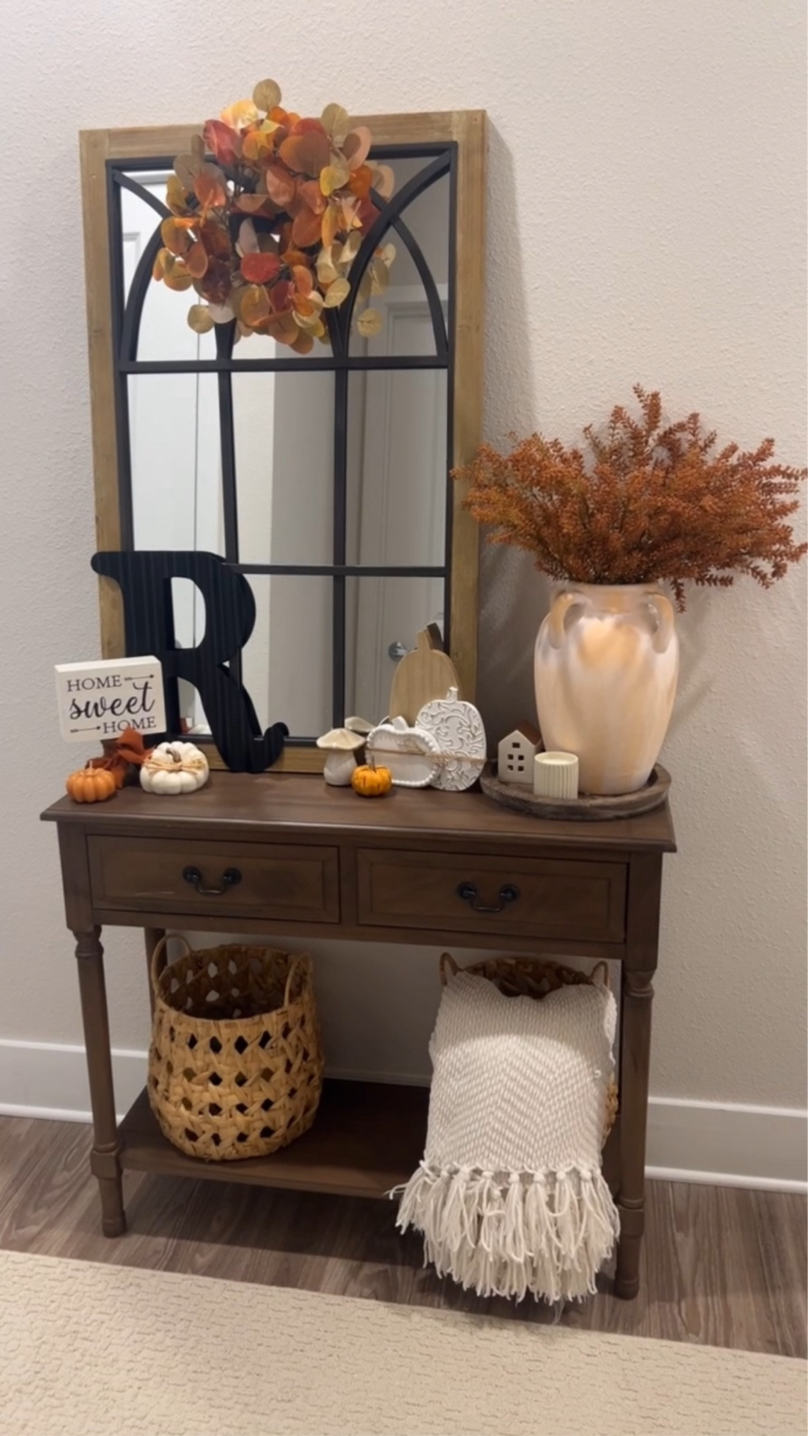 Fall Entryway Decor Inspo 🍂

All of my decor is from last year, but I tried my best to link similar items. For reference the little decor items are a mix of Popshelf, Hobby Lobby and Target ☺️

#LTKFallSale #LTKHome #LTKSeasonal