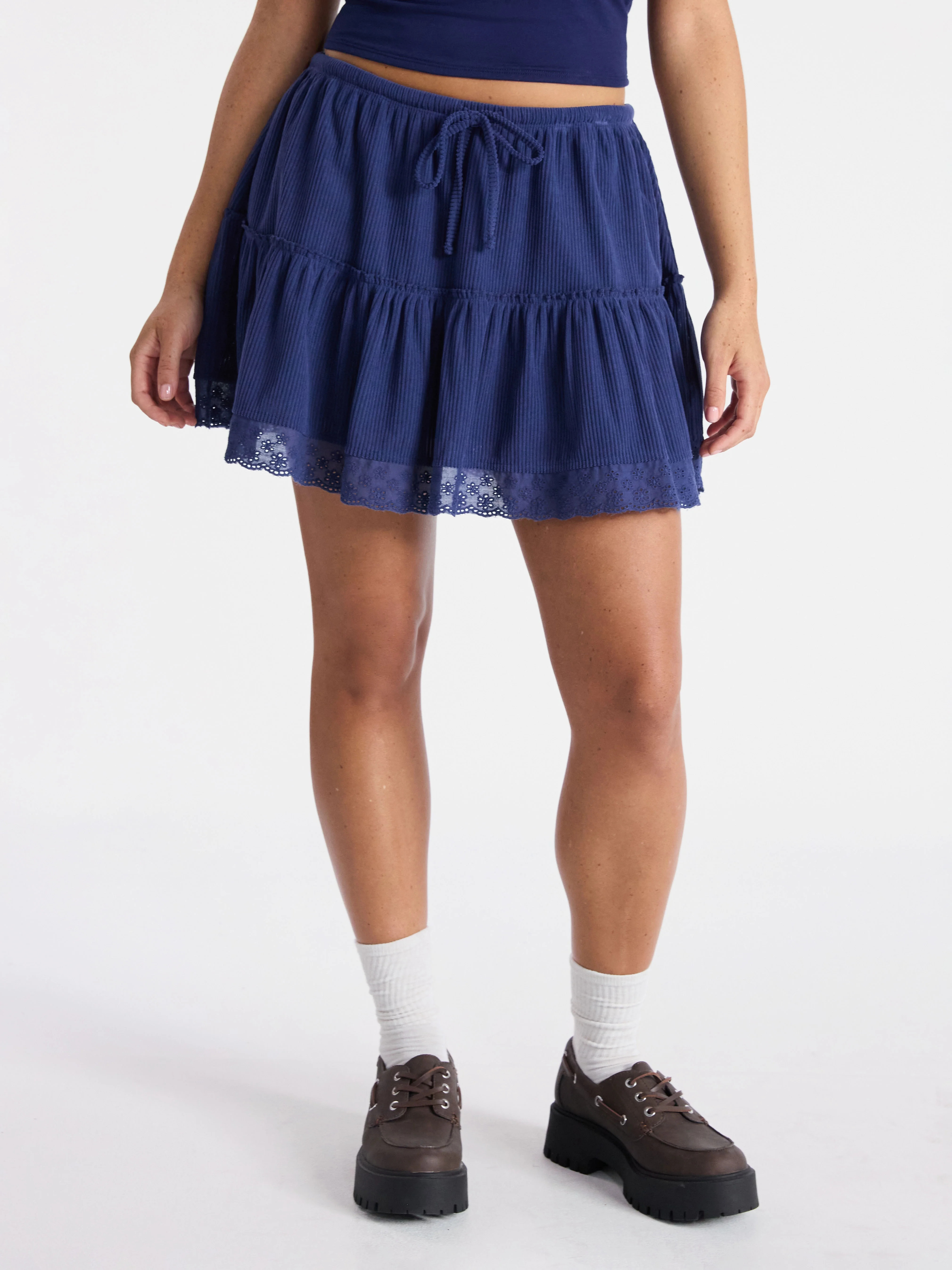 No Boundaries Drawcord Ruffle Mini Skirt with Lace Trim, Women's | Walmart (US)