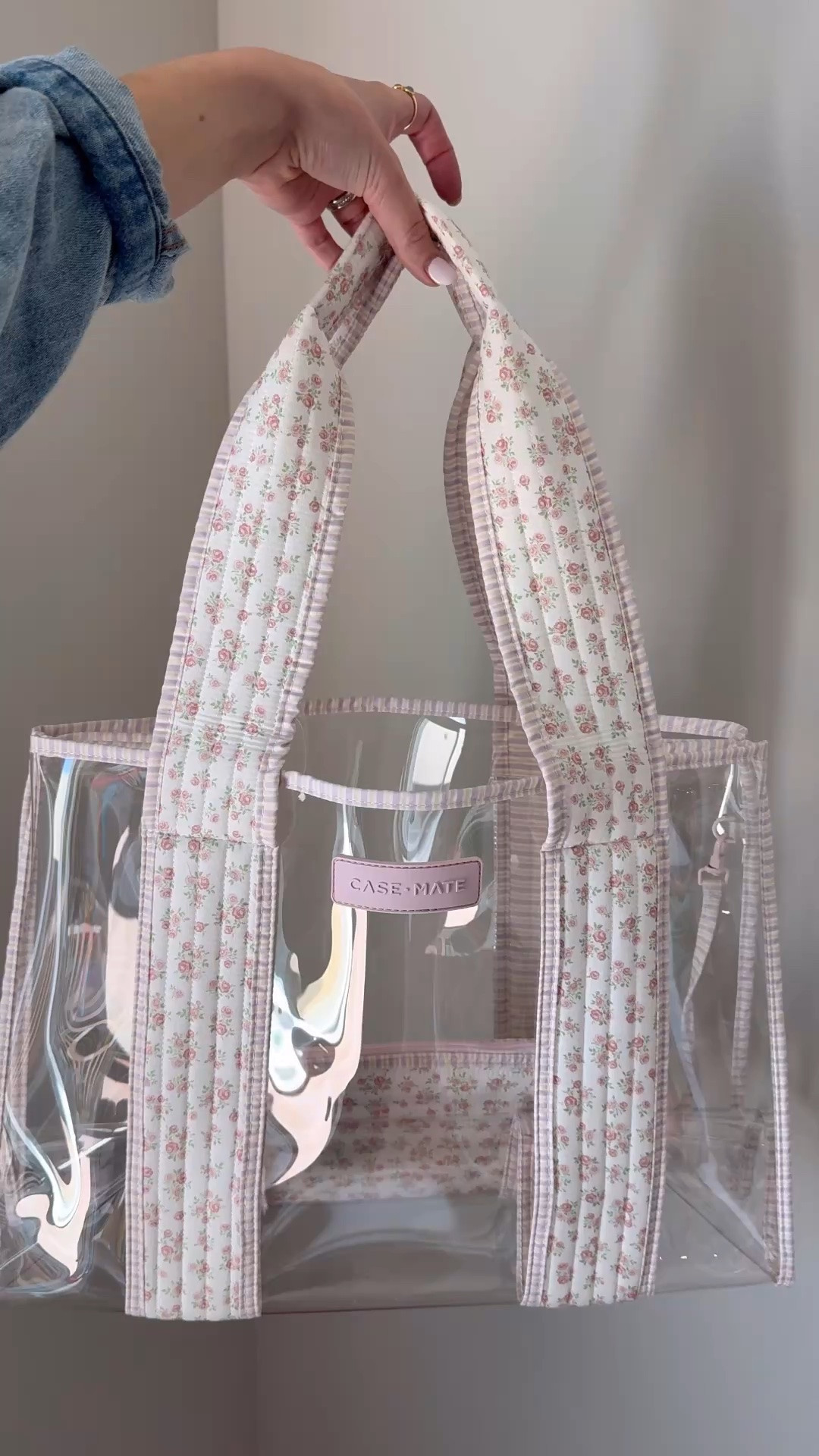 My new summer mom tote🤭 the cutest jelly tote! Lightweight, foldable and easy to clean. Plus it holds a ton!

@case-mate summer style, jelly tote, mom bag, travel bag