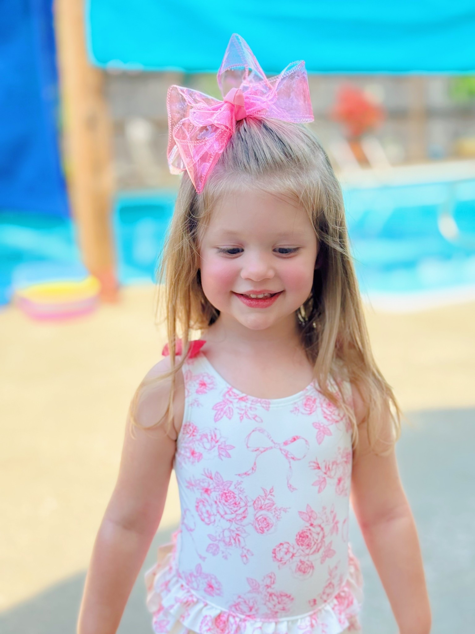 Cutie swimsuit and swim bow! The bow comes in a pack with several colors!