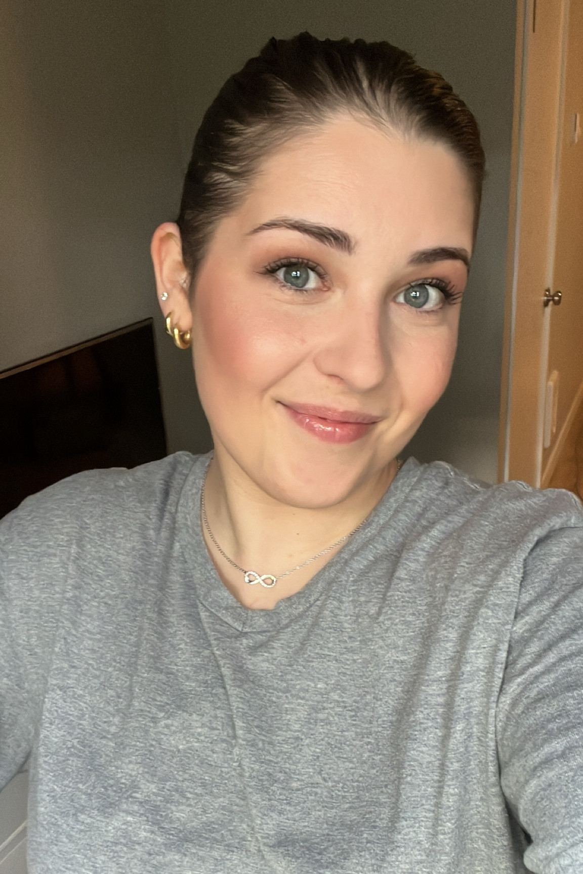 Everything is sna except Jane iredale blush has lake dyes :) center shade of the Dior palette all over the lid 