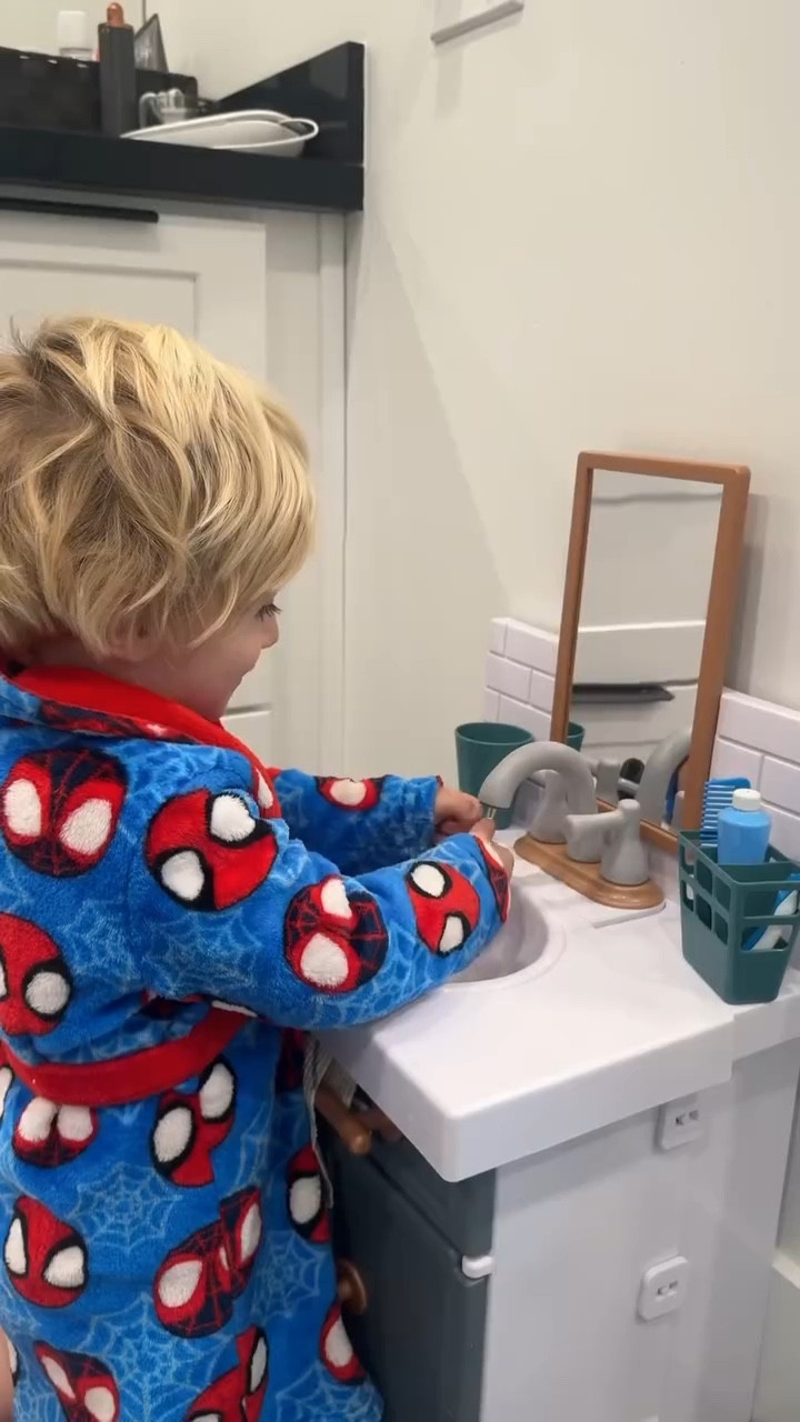 10/10 
Really works!
So cute ! 
Kept my toddler busy for hours!