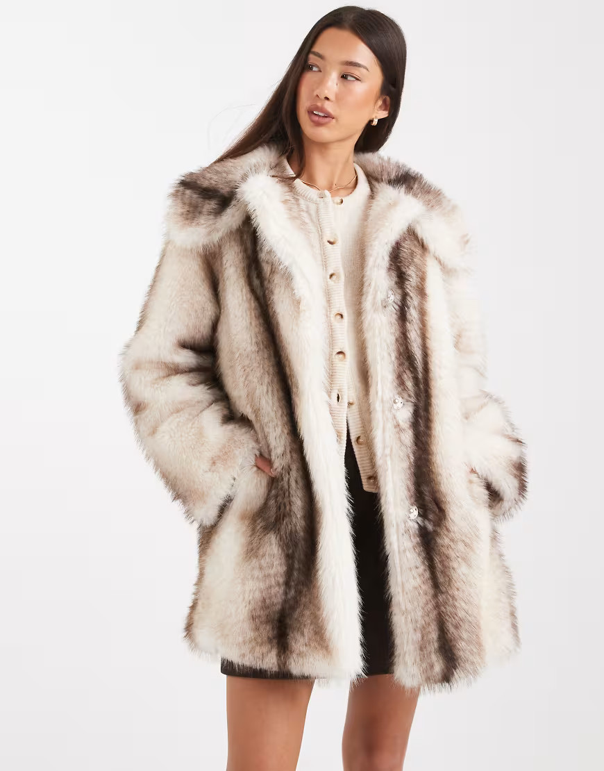 ASOS DESIGN – Midi-Mantel aus Kunstpelz in Cremeweiß gestreift mit Kragen-Bunt | ASOS (Global)