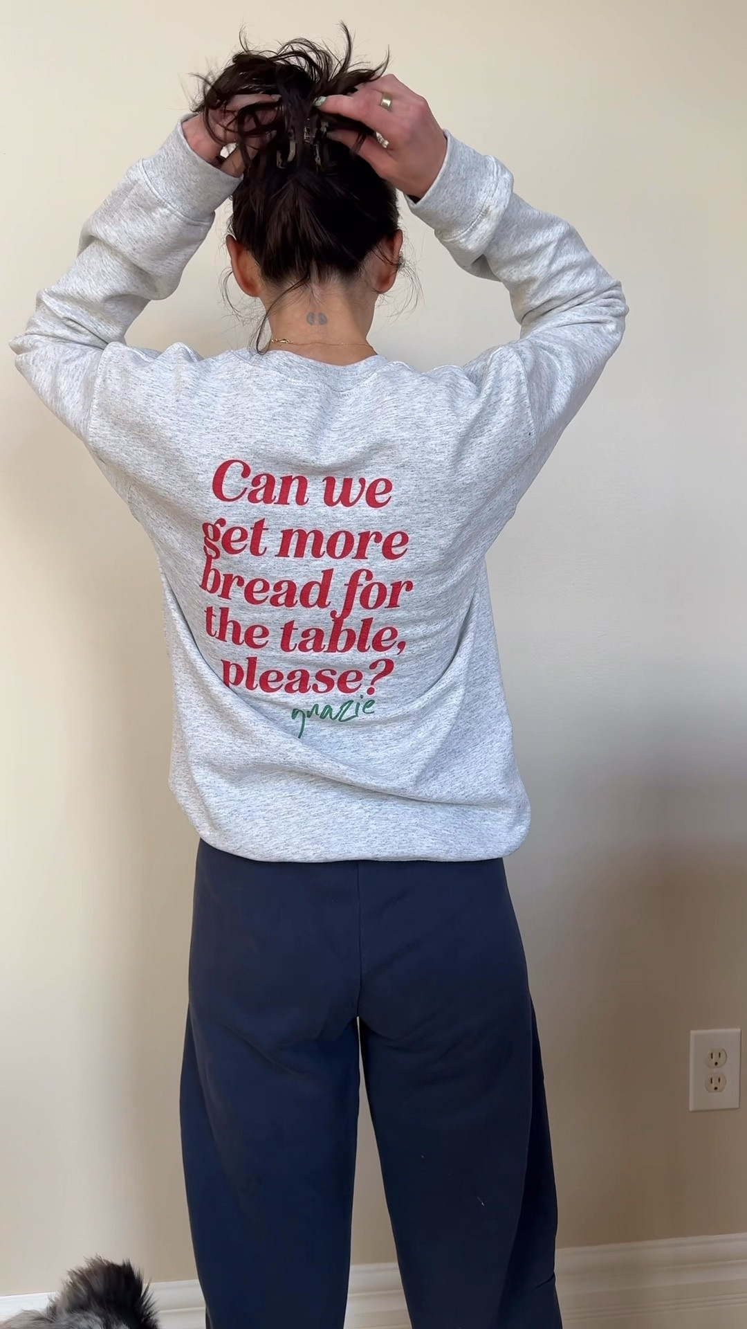 Can we get more bread for the table please? 