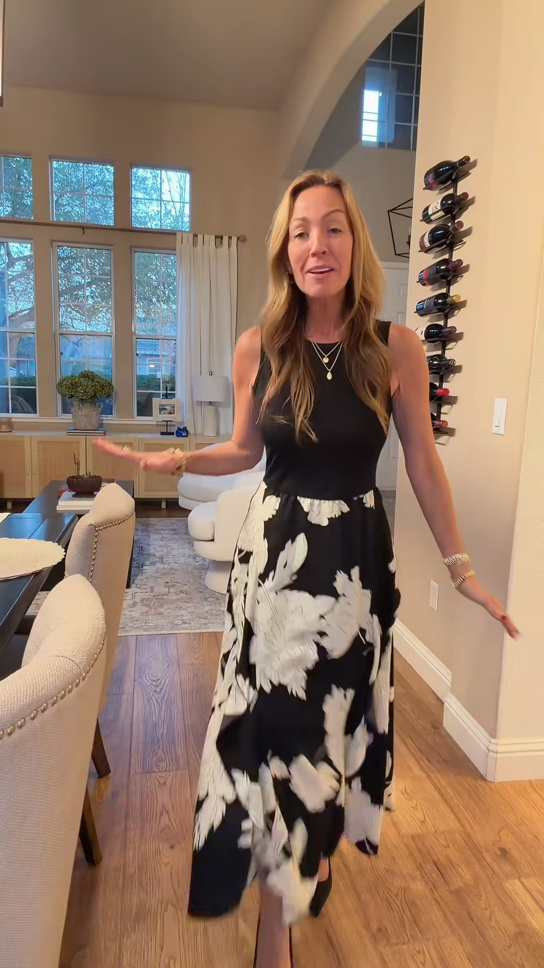 Love this bold print and flattering flowy design. 

 #dress #classystyle #modestfashion #over40 #over50