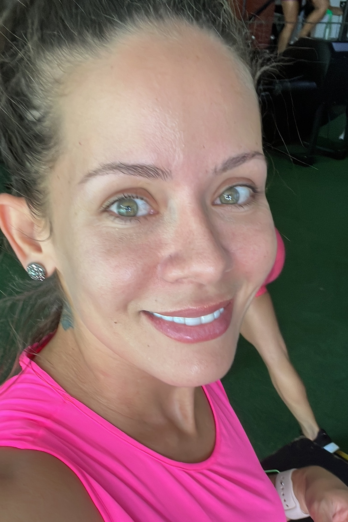 Protetor super leve que uso pra treinar: isdin #MesdasMulheresLTK 

#LTKbeauty