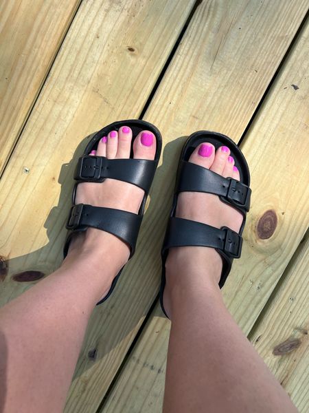 The comfiest & most versatile sandals. And they’re affordable! Amazon for the win!

#womens #sandals #amazon

#LTKsalealert #LTKSeasonal #LTKunder50