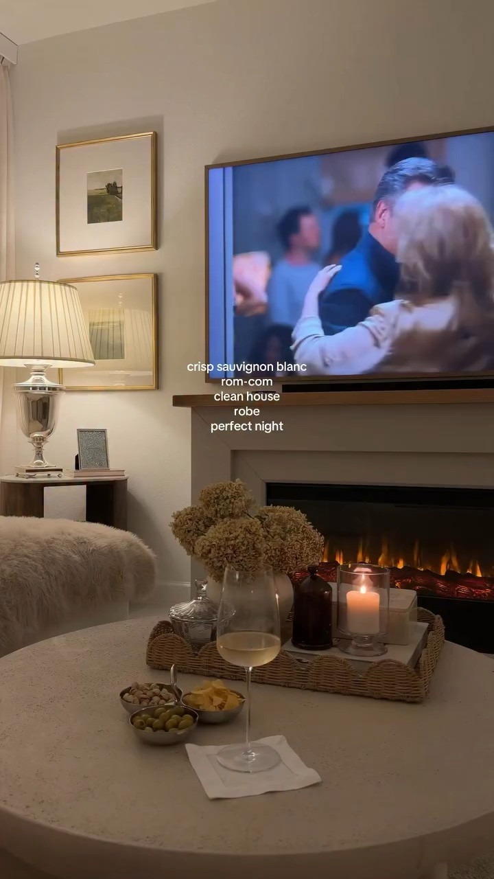 Consider this my ideal evening 💌 #nancymeyers  #nightin #nancymeyersmovie #romcom #aesthetic