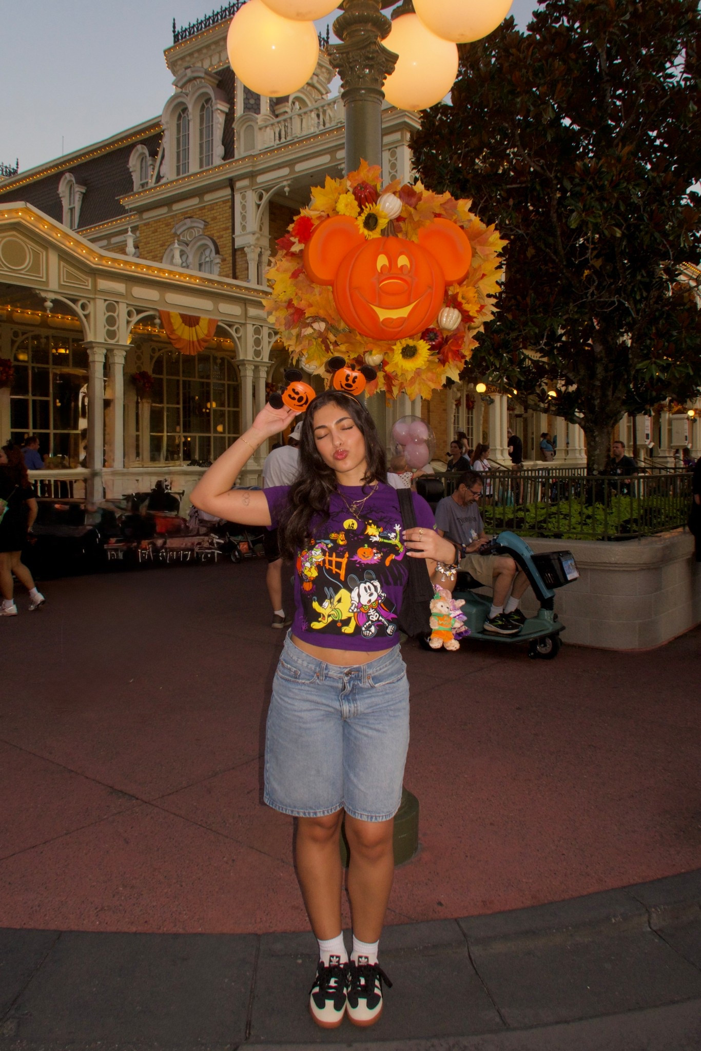 Disney Halloween outfit 💜 top is a kids shirt from the parks 