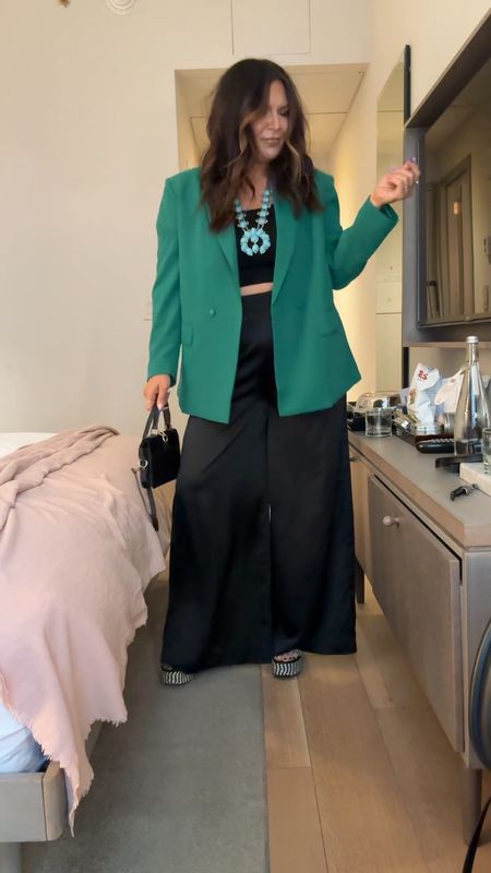 NYC outfit number one!
Blazer: XL
PANTS: XL
SHOES: TTS


#LTKmidsize #LTKstyletip #LTKfindsunder50