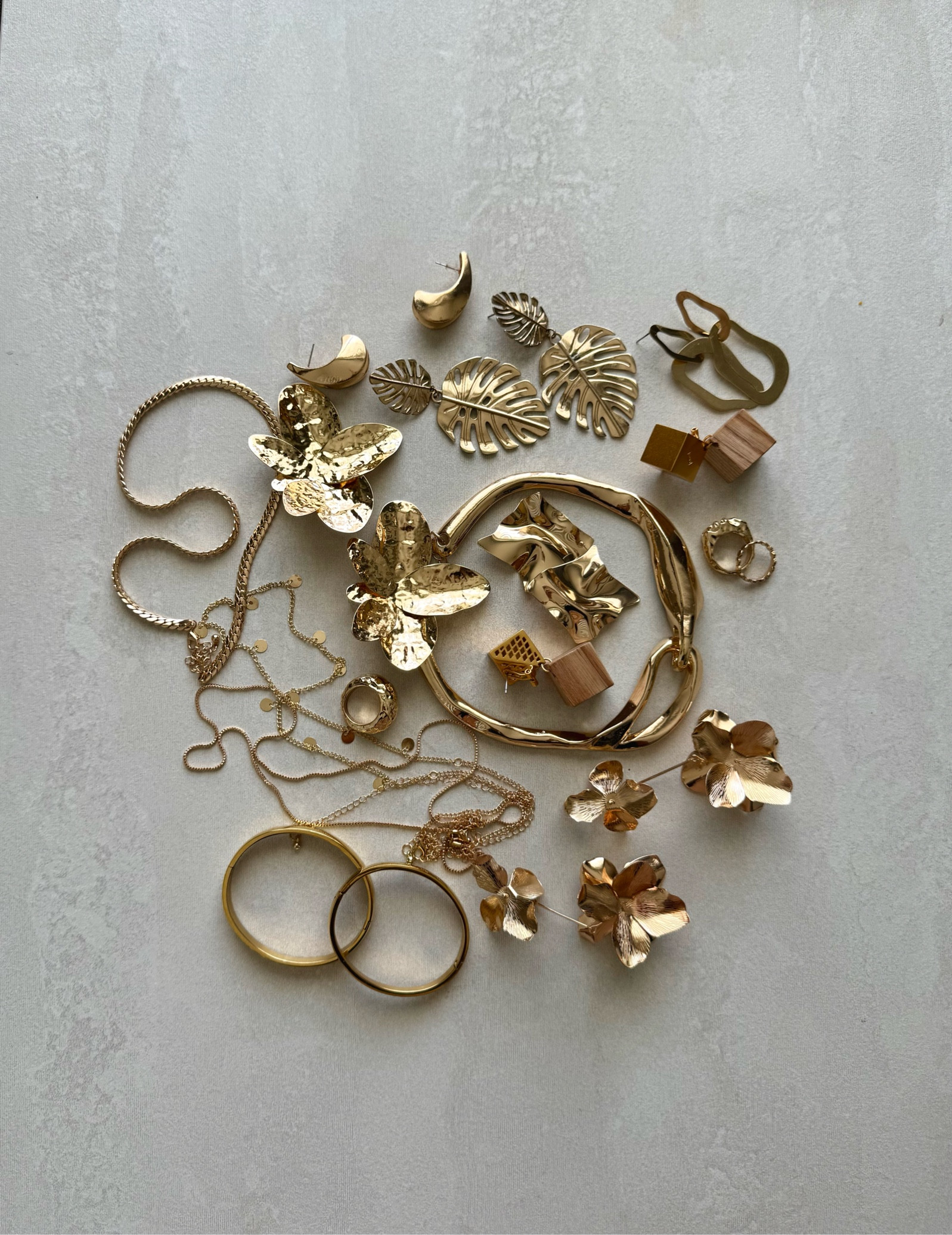 Gold accessories > ✨✨✨

#LTKFindsUnder50 #LTKSpring #LTKStyleTip