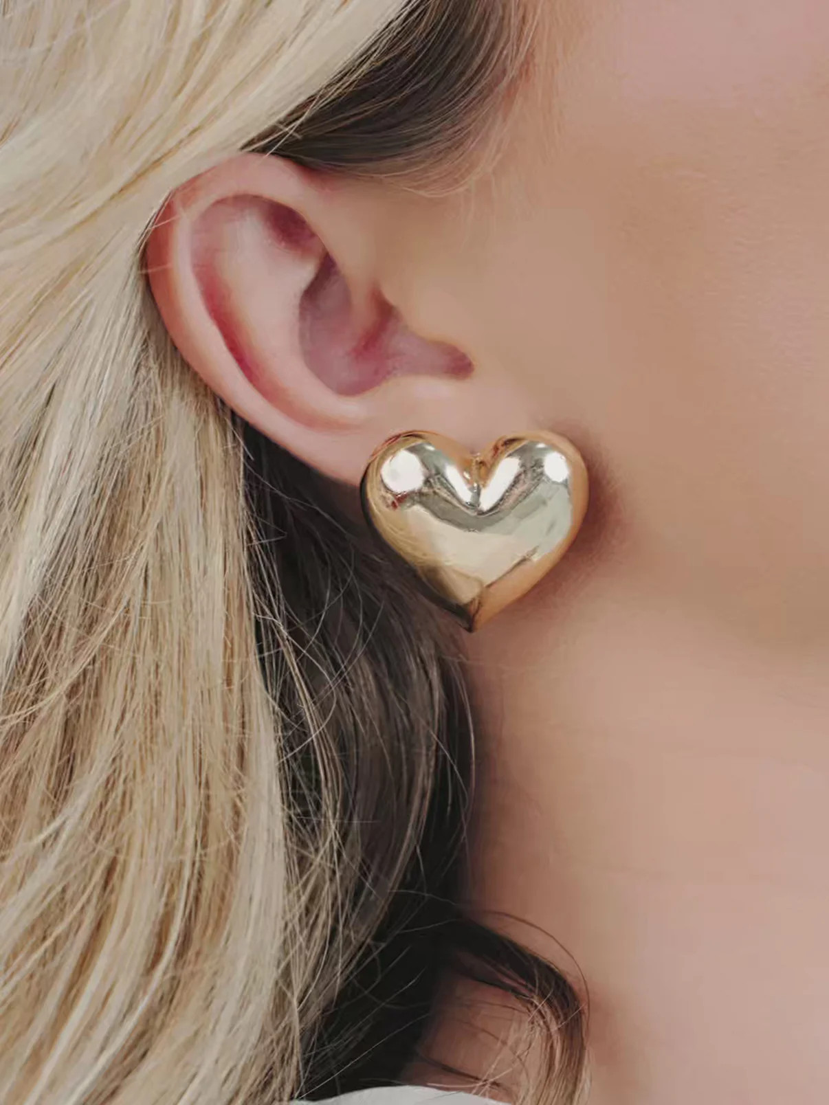 Heart Stud Earrings | Ettika