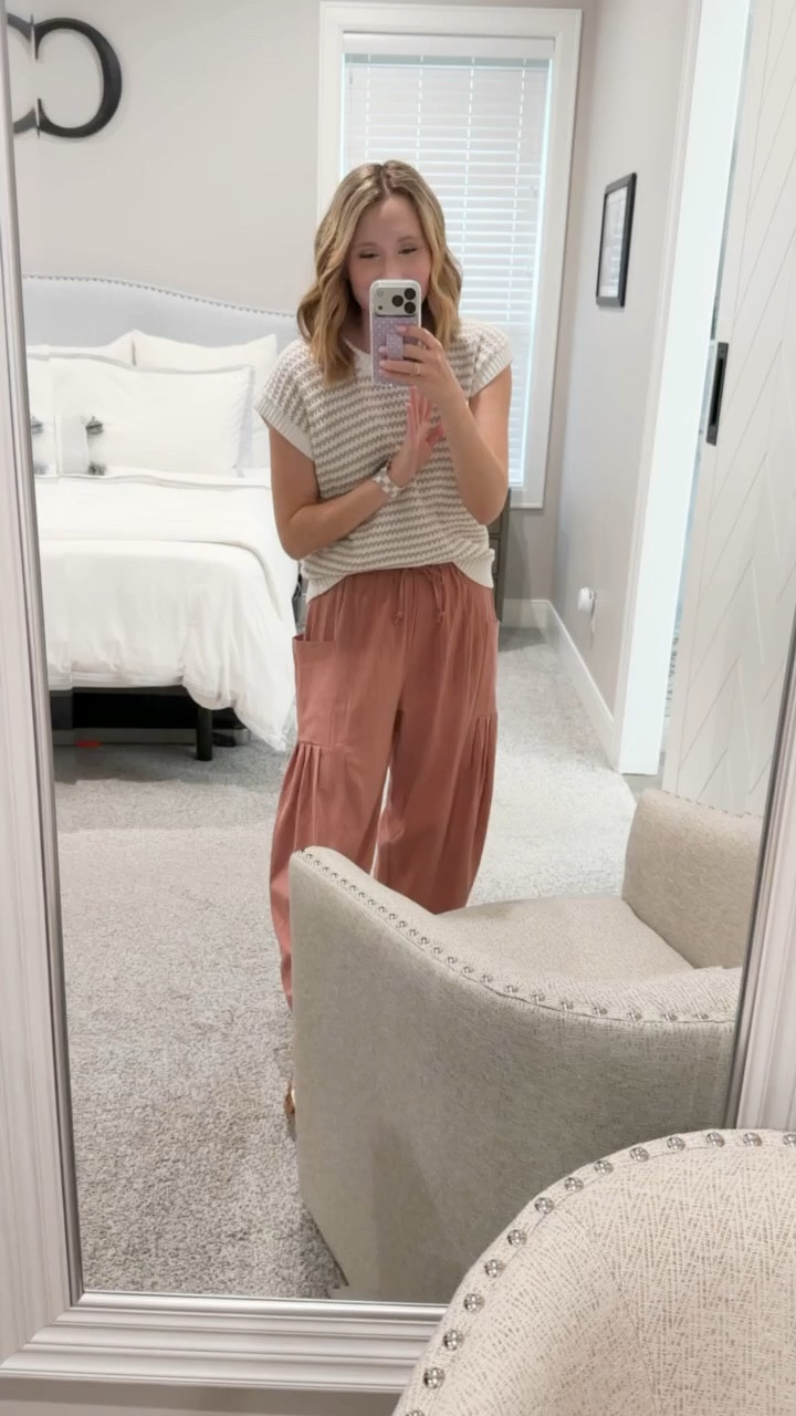 Another linen style - the trending barrel style with pockets. This one has some pleating on the side pockets as well. 
So fun!  

//
Linen pants
Trendy linen pants 
Barrel linen pants 

#LTKFestival #LTKootd #LTKmomlife