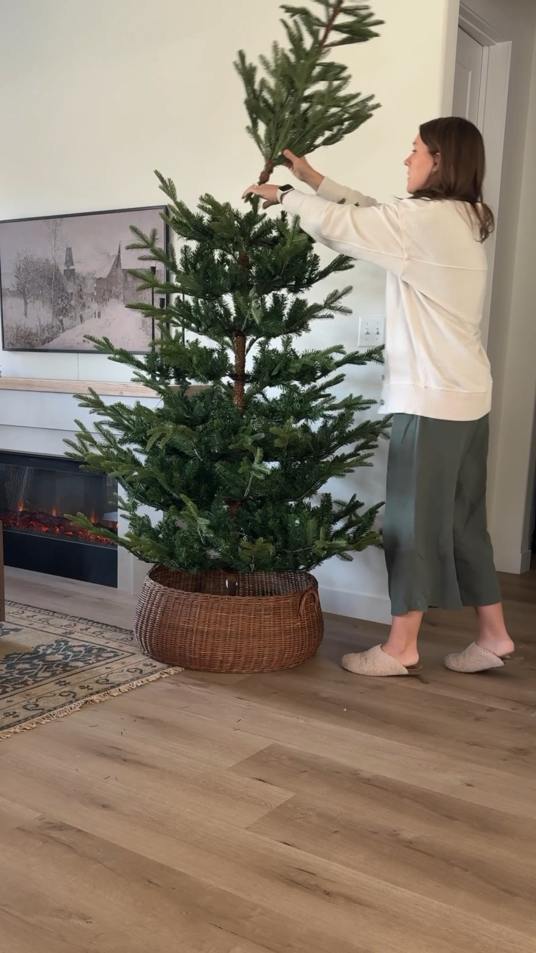 🌲 Don’t sleep on this Amazon tree, under $125! On sale + will sell out 😅 (it does every year). 

This is our 4th holiday season with this tree and it’s held up so well! Easy to set up and store. 

We usually set this Christmas tree up in our basement and use kids/handmade ornaments on it!

Follow @frengpartyof6 for more affordable + neutral home finds!

#amazonprime #amazonfinds #amazonhomefinds #christmastree #christmasdecor  #boujeeonabudget #livingroom #smalllivingroom #ltkhome 

#LTKHoliday #LTKHome #LTKSaleAlert