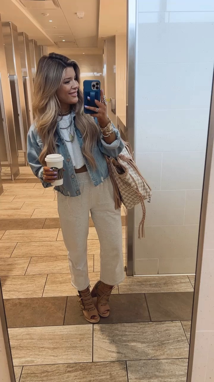 Today’s Travel Look 🤍

#LTKshoecrush #LTKFind #LTKstyletip