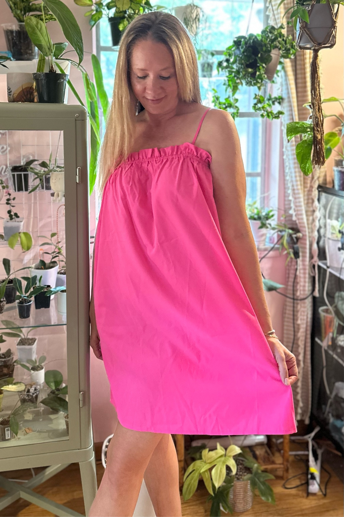 Fabulous trapeze dress that comes in so many color options! Affordable outfits, vacation outfits, summer dress, flattering dress

#LTKFindsUnder50 #LTKOver40 #LTKStyleTip