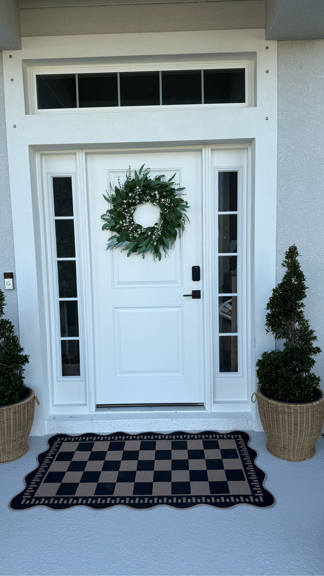 Esta es mi manera sencilla de decorar mi entrada, y por supuesto siempre con mis plantas reales…y aunque amo con se lucen todas las decoraciones con flores artificiales que se  ven bien realistas, yo siempre escogeré la que necesito cuidar 😊



#LTKHome