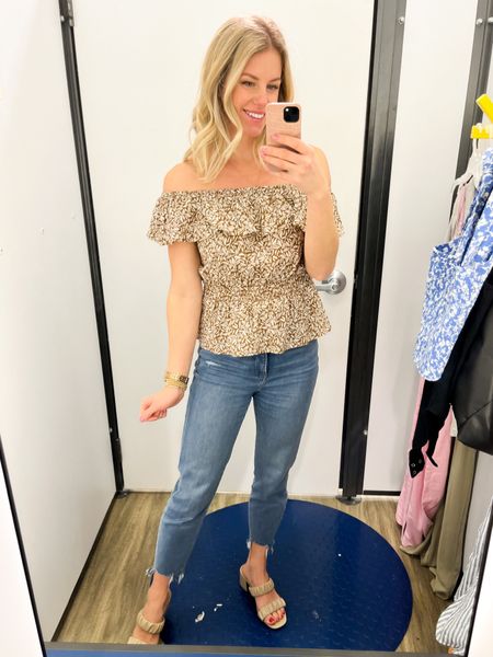 Super cute off the shoulder top!  Available in four colors solids and prints- size XS. On sale for 25-35% off with code AMAZE


#LTKFind #LTKunder50 #LTKsalealert