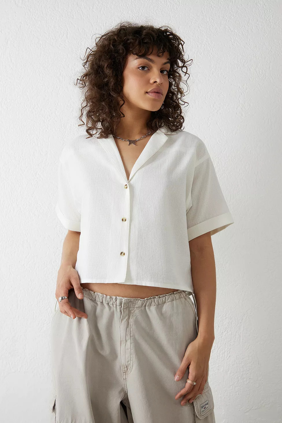 UO White Gracie Dobby Shirt | Urban Outfitters (EU)