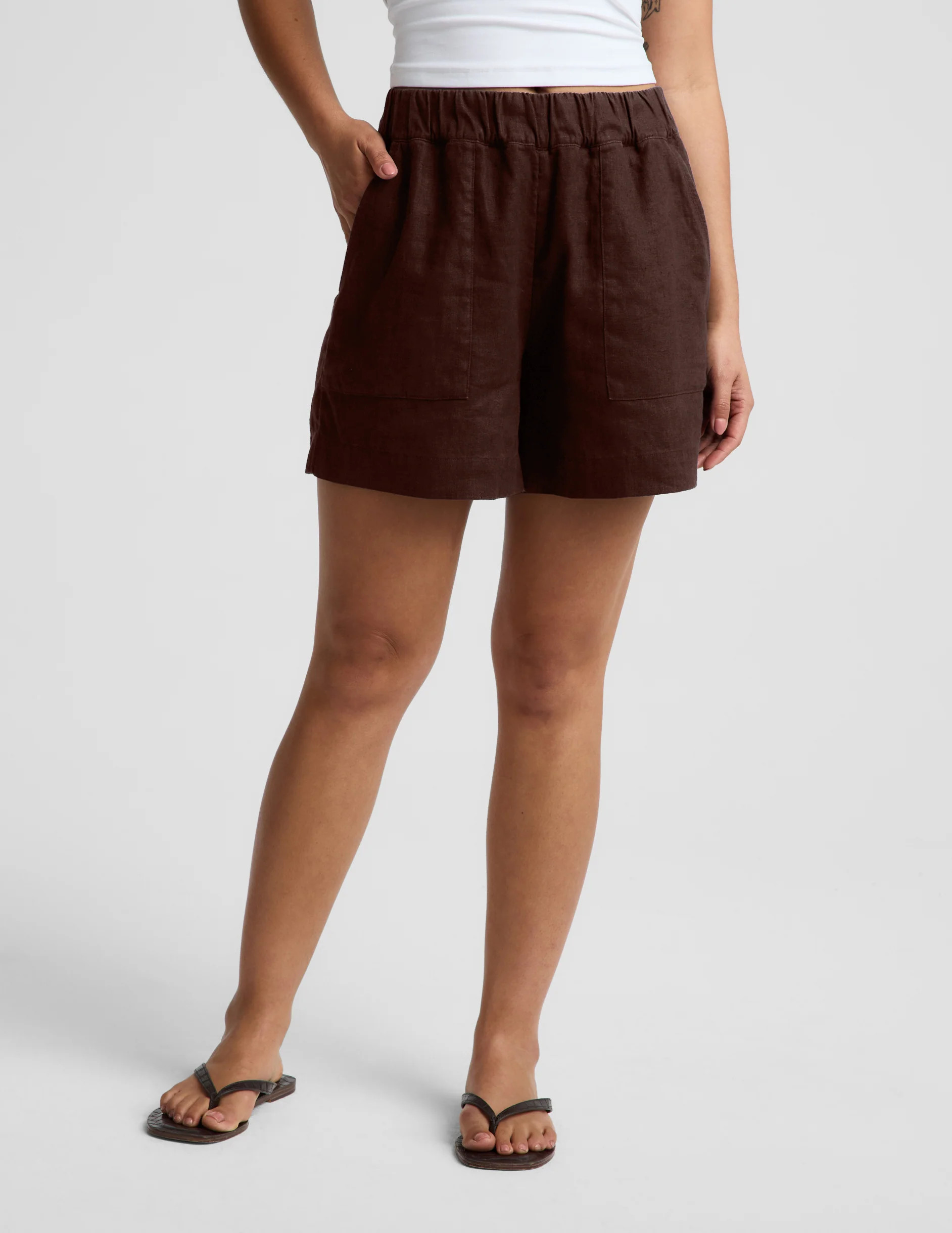 Women's Linen Mid Rise Casual Shorts - Iced Mocha | Beyond Yoga | Beyond Yoga