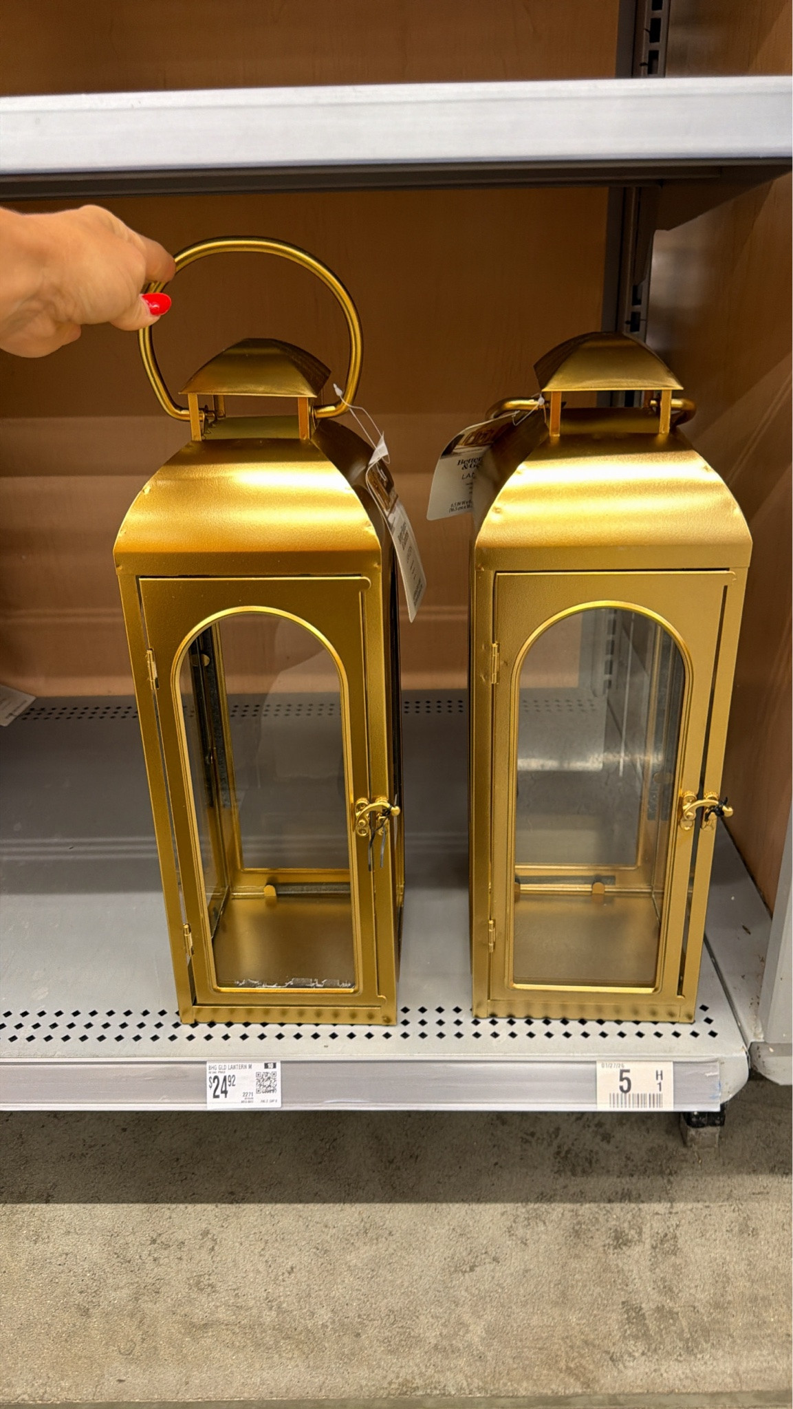 Walmart decor has been SO good lately! These gold lanterns look way more expensive than they are and would be so pretty styled on a porch, entryway or around the fireplace. Such an easy way to make a space feel a little more put together!

#WalmartFinds #WalmartHome #WalmartDecor #AffordableHomeDecor #HomeFinds