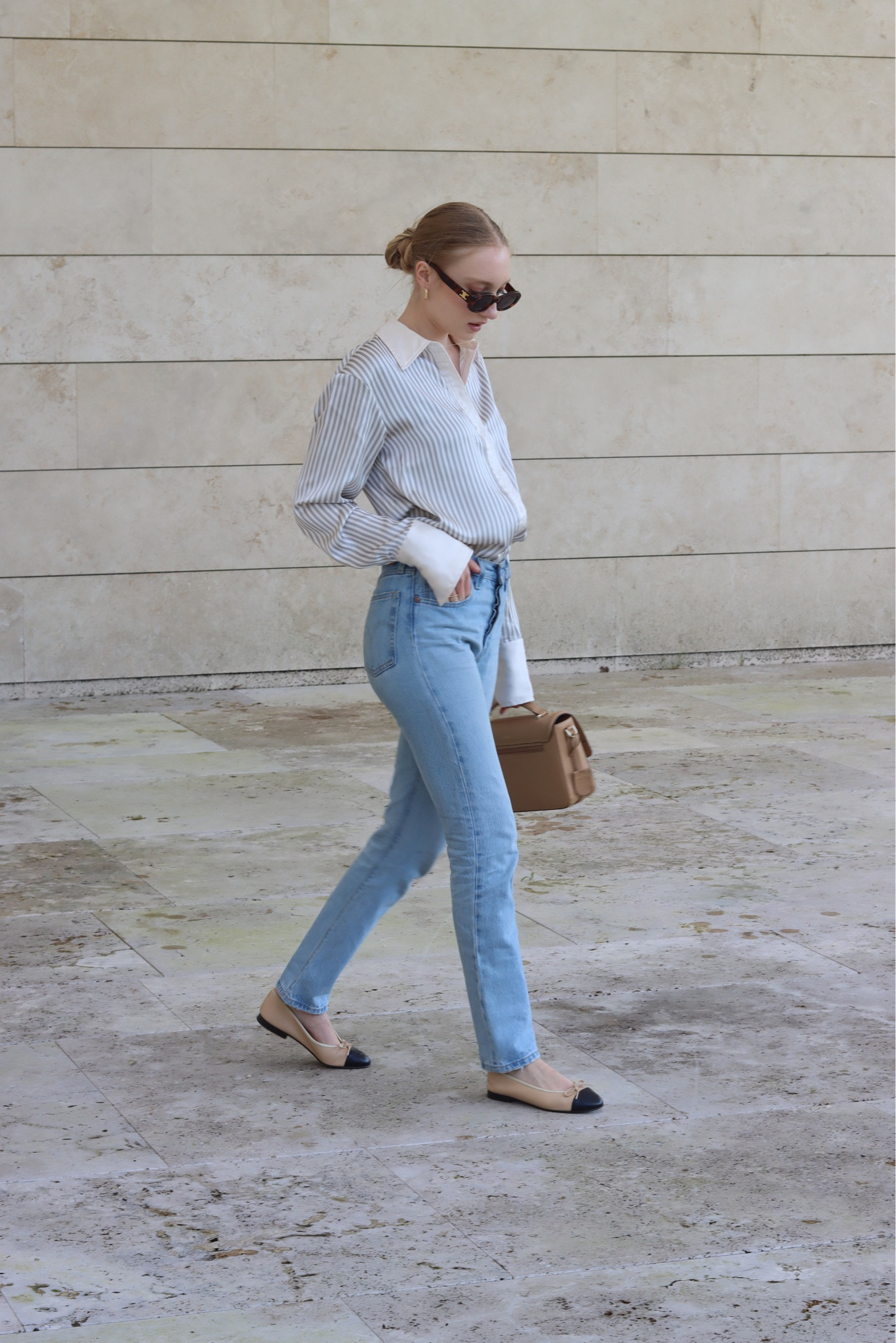 Timeless everyday outfit 

Blue jeans, levis 501, straight jeans, beige ballerinas, beige bag, celine sunglasses, brown sunglasses 

#LTKstyletip #LTKeurope #LTKSeasonal